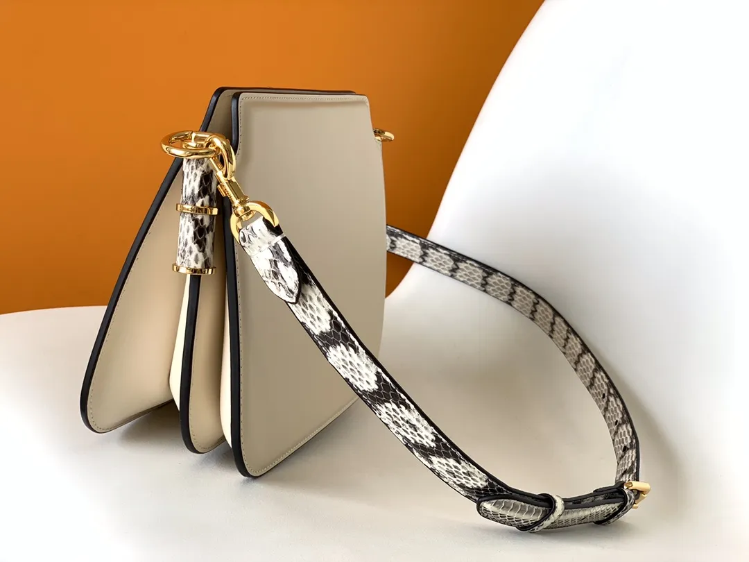 Fendi touch 風琴ハンドバッグ ベージュ パイソン柄 - 画像 (4)