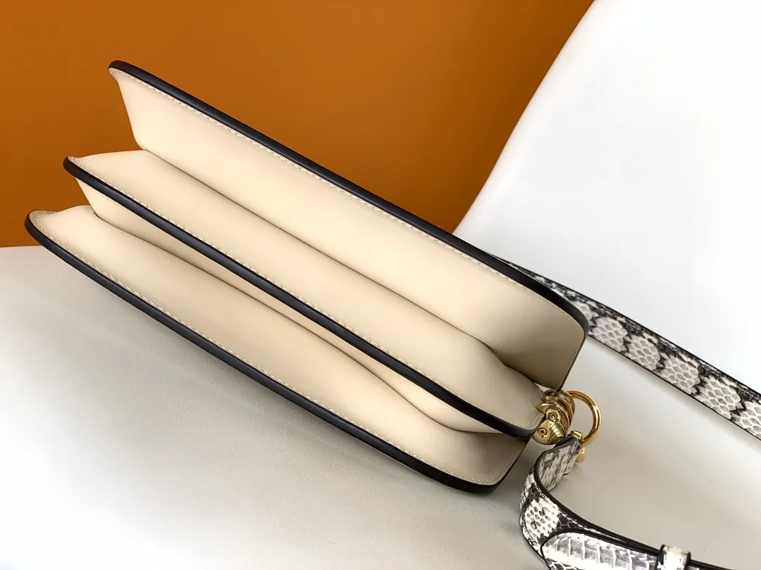 Fendi touch 風琴ハンドバッグ ベージュ パイソン柄 - 画像 (5)