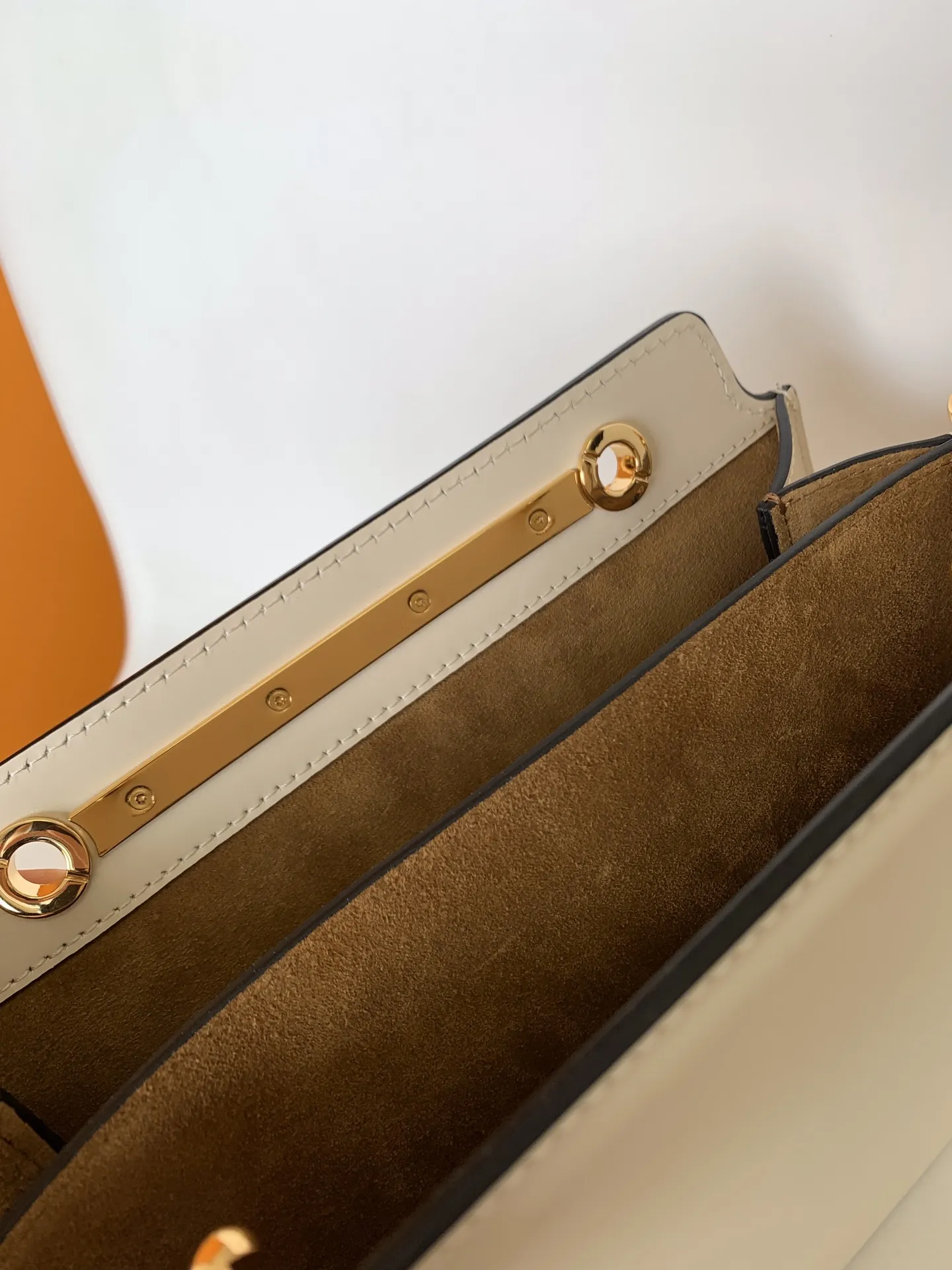 Fendi touch 風琴ハンドバッグ ベージュ パイソン柄 - 画像 (9)