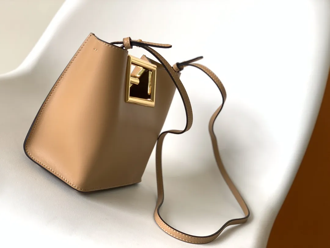 FendI Way 小号手袋 ベージュ カalfレザー - 画像 (4)