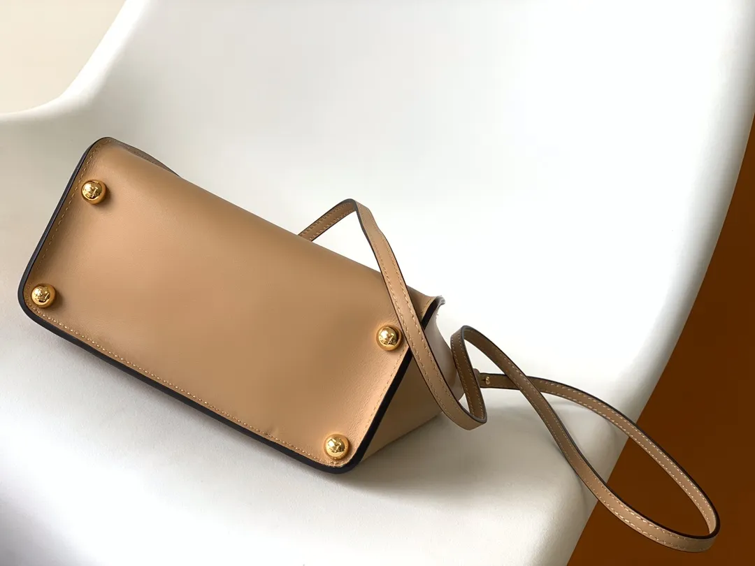 FendI Way 小号手袋 ベージュ カalfレザー - 画像 (5)