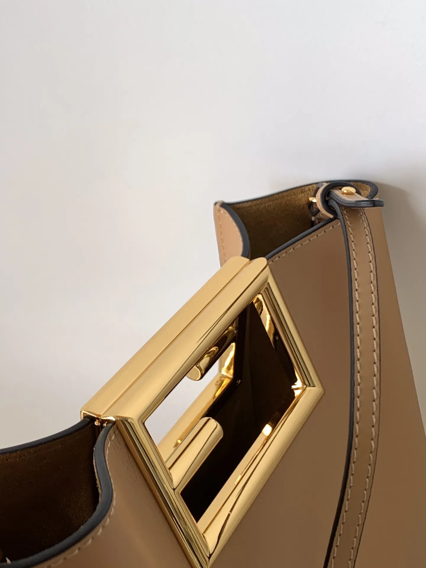 FendI Way 小号手袋 ベージュ カalfレザー - 画像 (7)