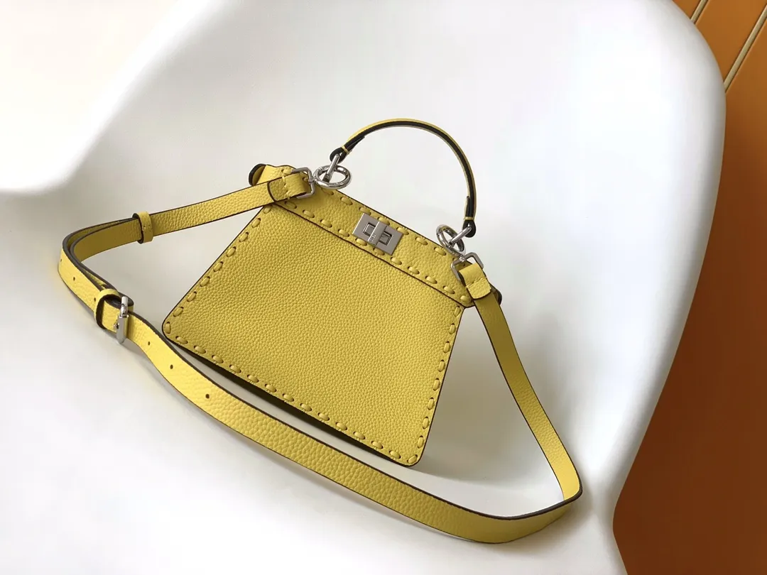 Fendi Iconic Peekaboo ISeeU Mini イエロー ミニバッグ - 画像 (4)