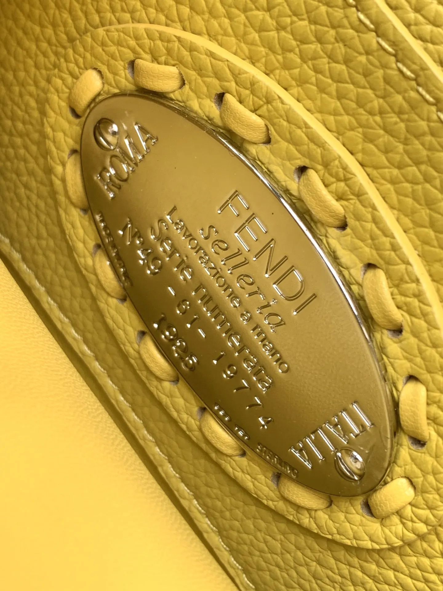 Fendi Iconic Peekaboo ISeeU Mini イエロー ミニバッグ - 画像 (7)