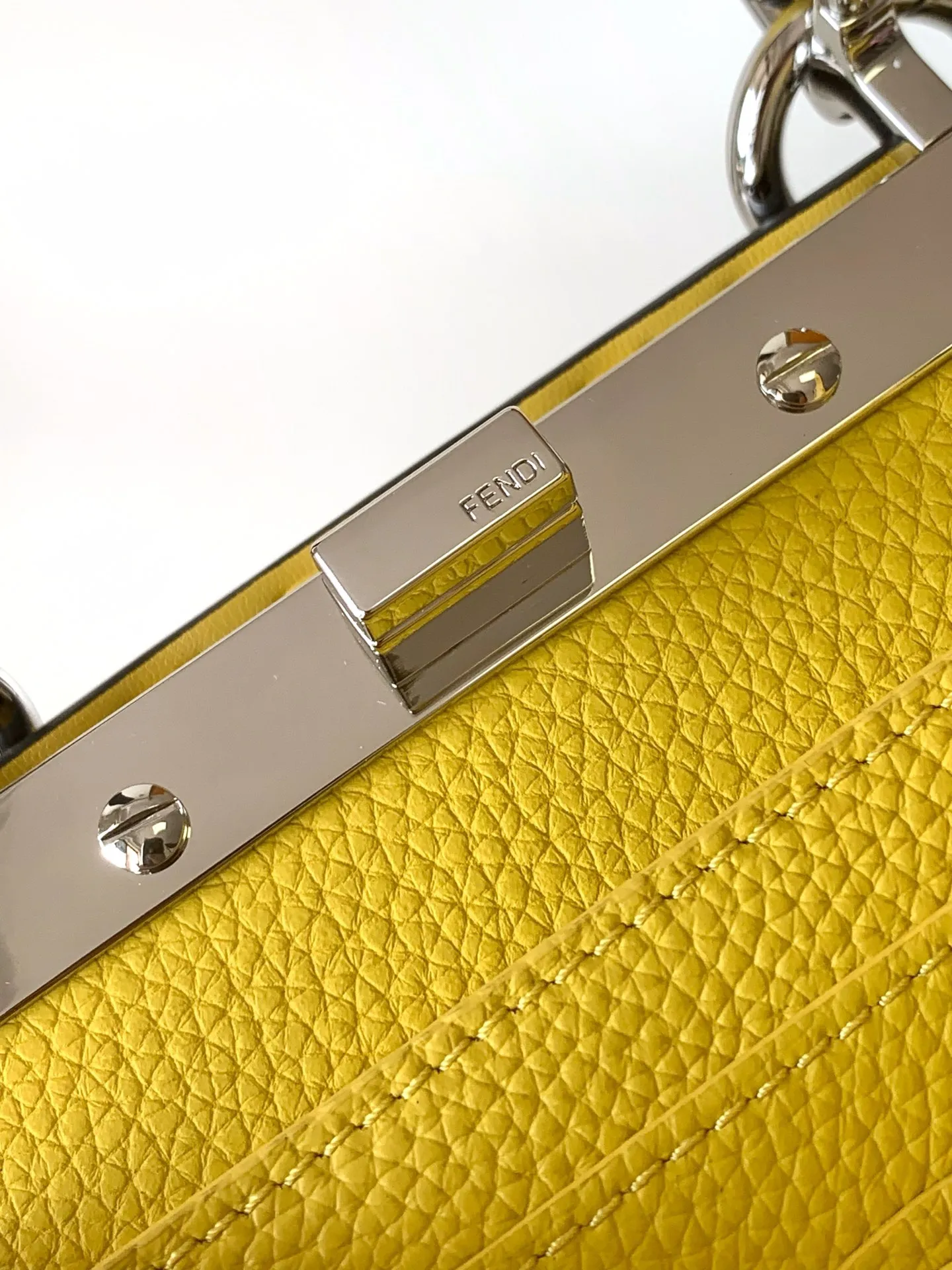 Fendi Iconic Peekaboo ISeeU Mini イエロー ミニバッグ - 画像 (8)