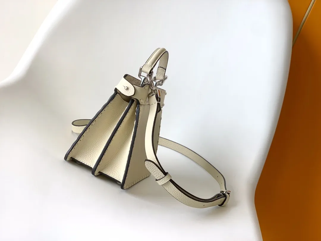 Fendi Iconic Peekaboo ISeeU Mini クリーム ミニバッグ - 画像 (3)