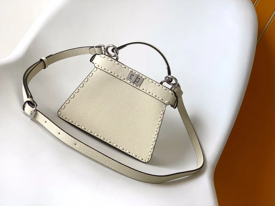 Fendi Iconic Peekaboo ISeeU Mini クリーム ミニバッグ - 画像 (4)