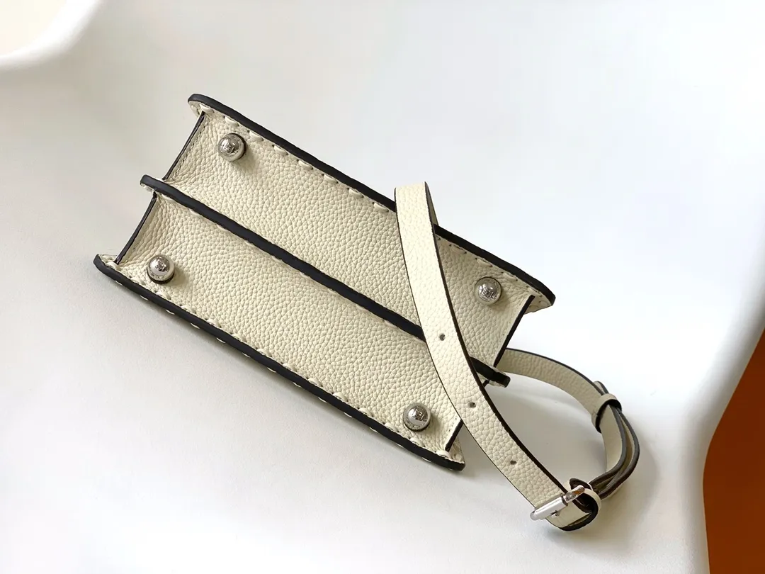 Fendi Iconic Peekaboo ISeeU Mini クリーム ミニバッグ - 画像 (5)