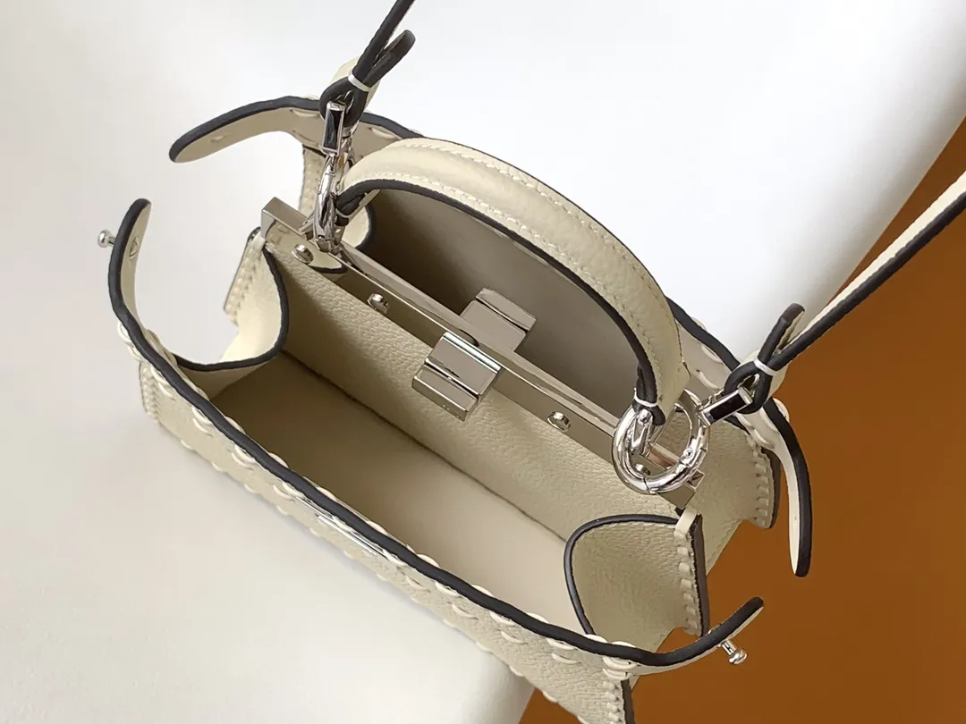 Fendi Iconic Peekaboo ISeeU Mini クリーム ミニバッグ - 画像 (6)