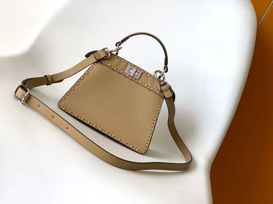 Fendi Iconic Peekaboo ISeeU Mini ベージュ ミニバッグ - 画像 (4)