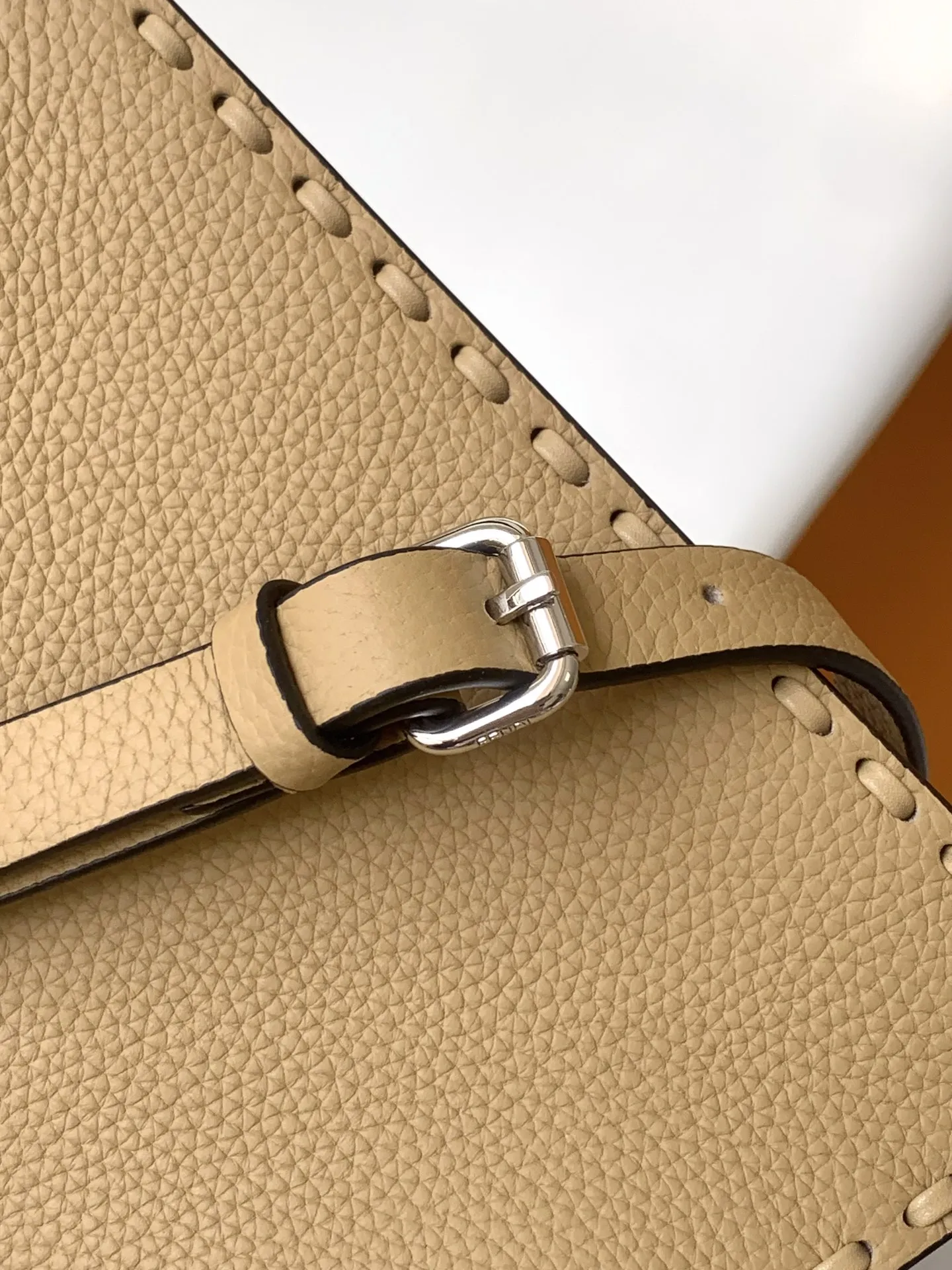 Fendi Iconic Peekaboo ISeeU Mini ベージュ ミニバッグ - 画像 (9)