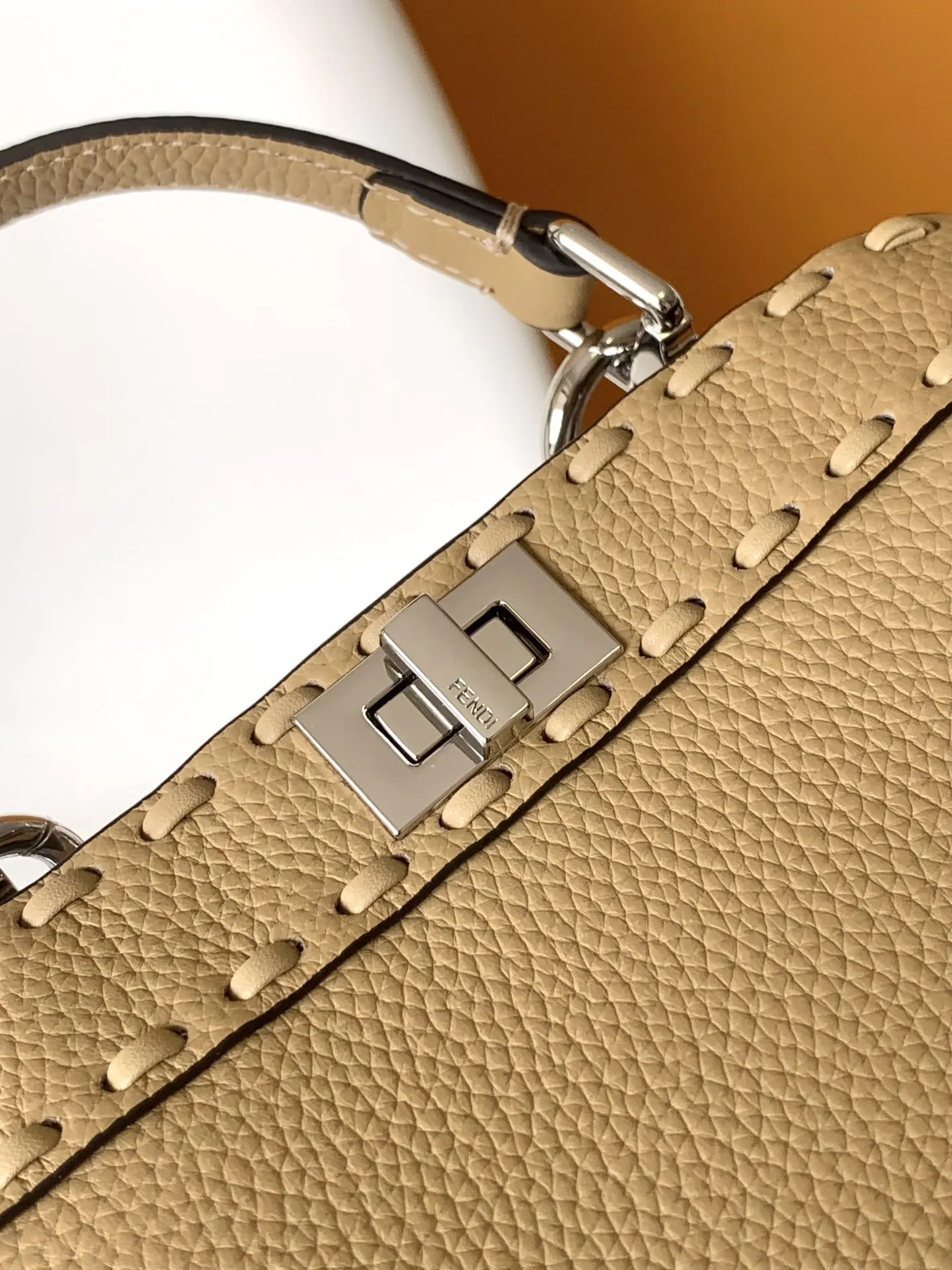 Fendi Iconic Peekaboo ISeeU Mini ベージュ ミニバッグ - 画像 (10)