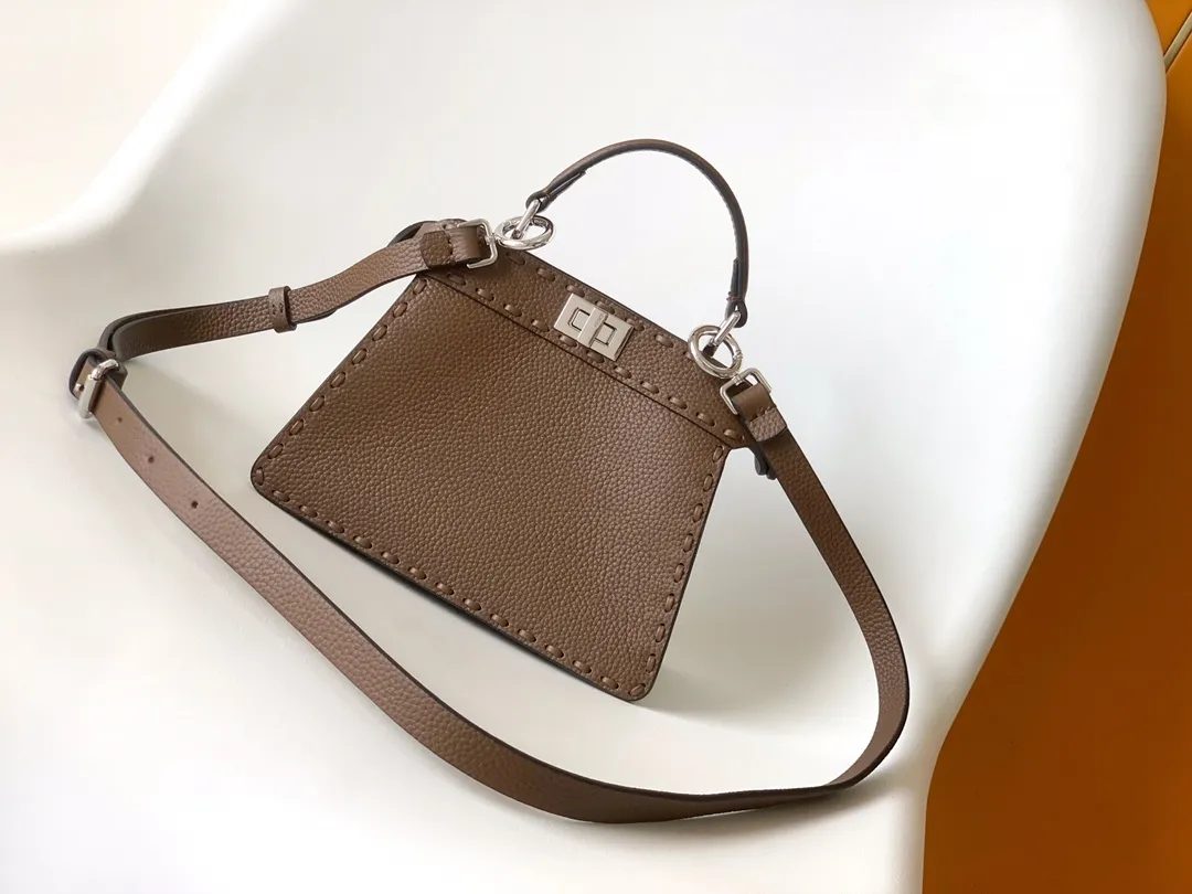 Fendi Iconic Peekaboo ISeeU Mini ブラウン ミニバッグ - 画像 (3)