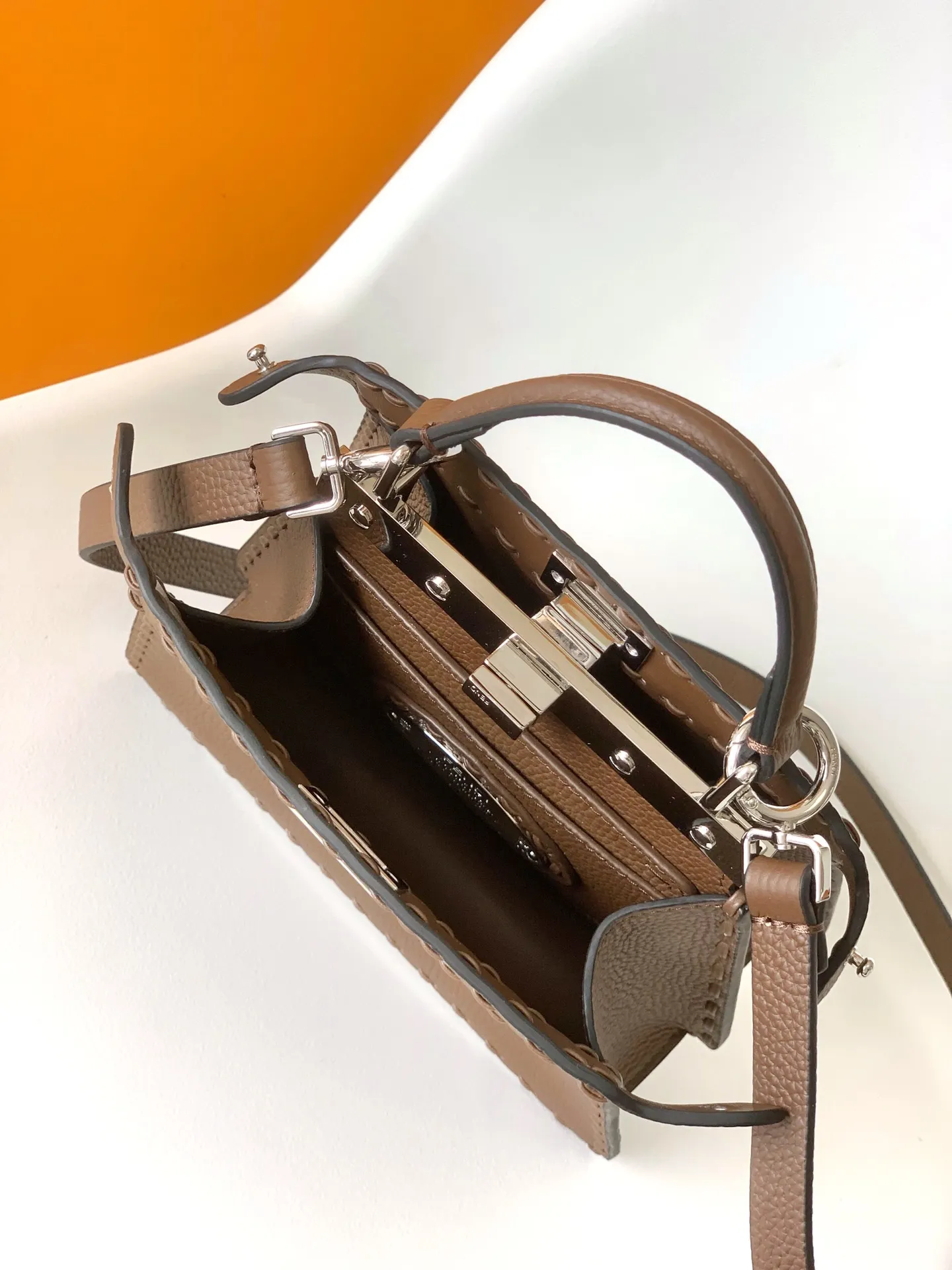 Fendi Iconic Peekaboo ISeeU Mini ブラウン ミニバッグ - 画像 (6)