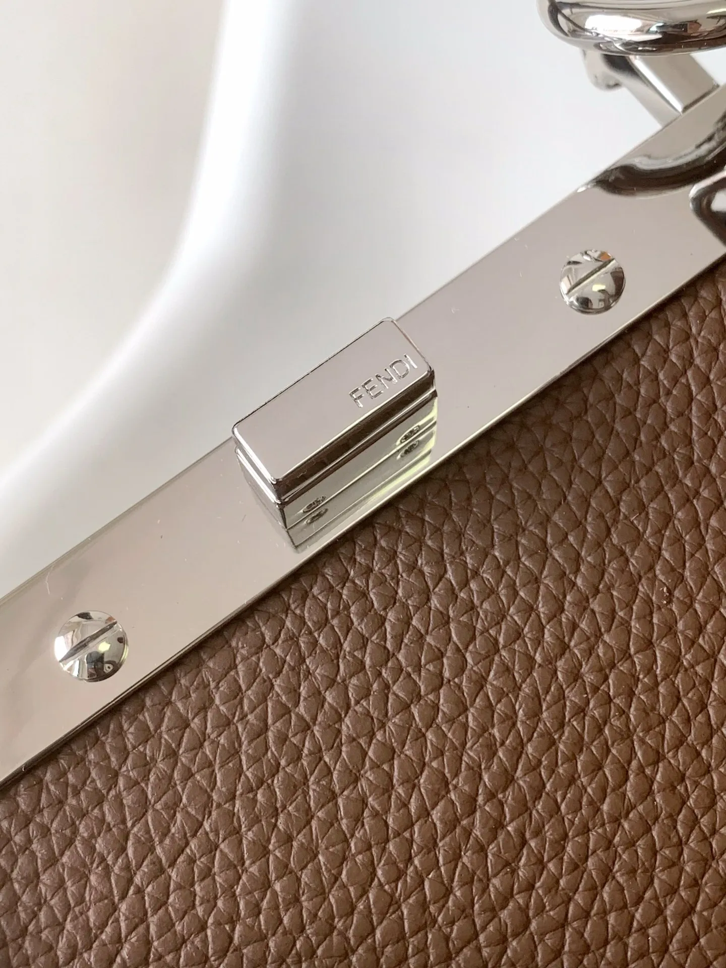 Fendi Iconic Peekaboo ISeeU Mini ブラウン ミニバッグ - 画像 (10)