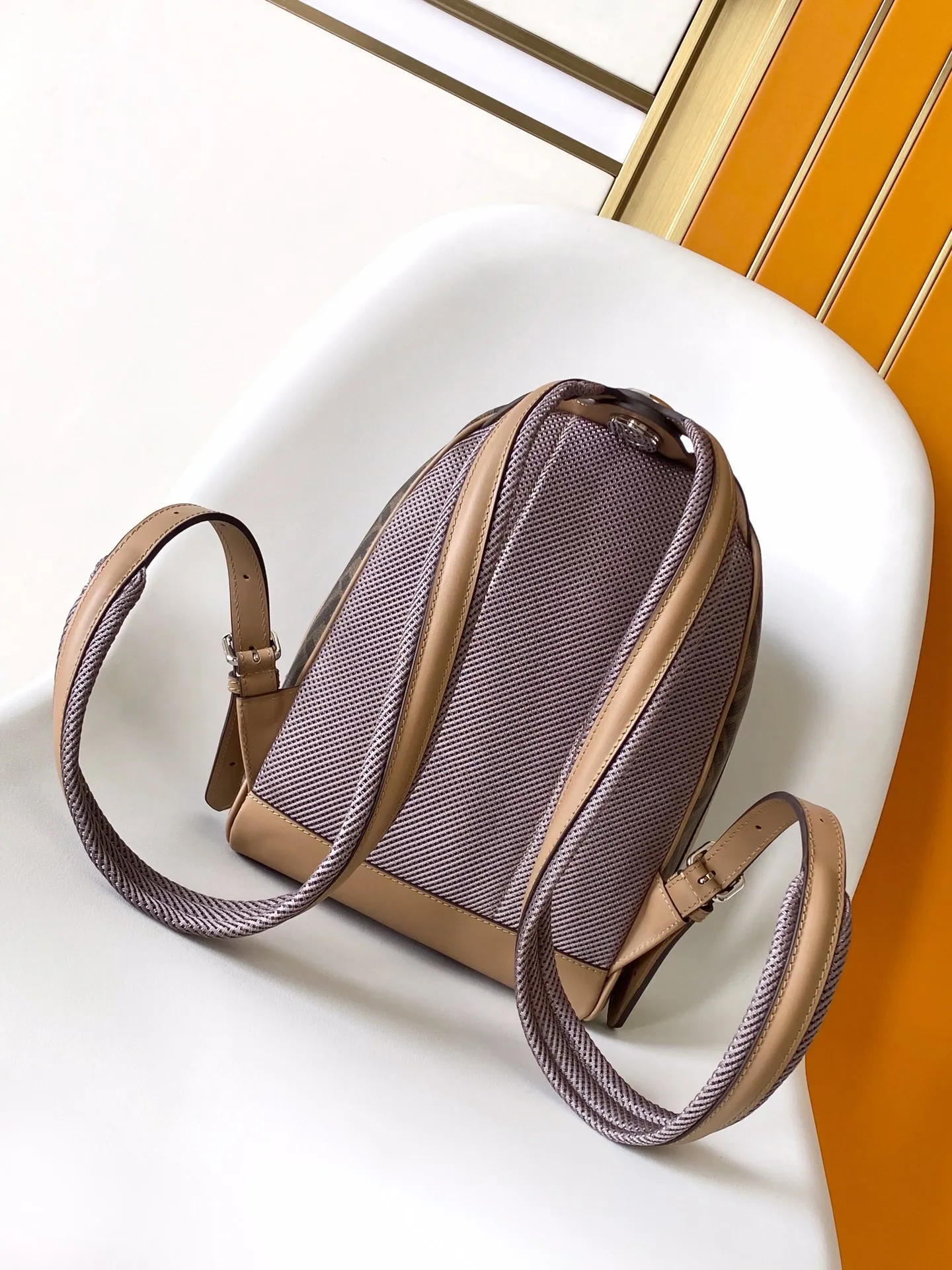 FEND Chiodo 小さな立体バックパック 茶色FFキャンバス - 画像 (3)