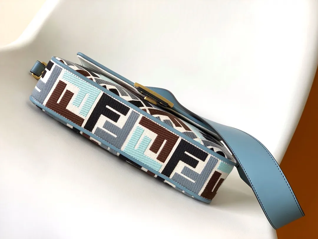 Fendi バゲットバッグ カラフル 中サイズ ブルー - 画像 (5)
