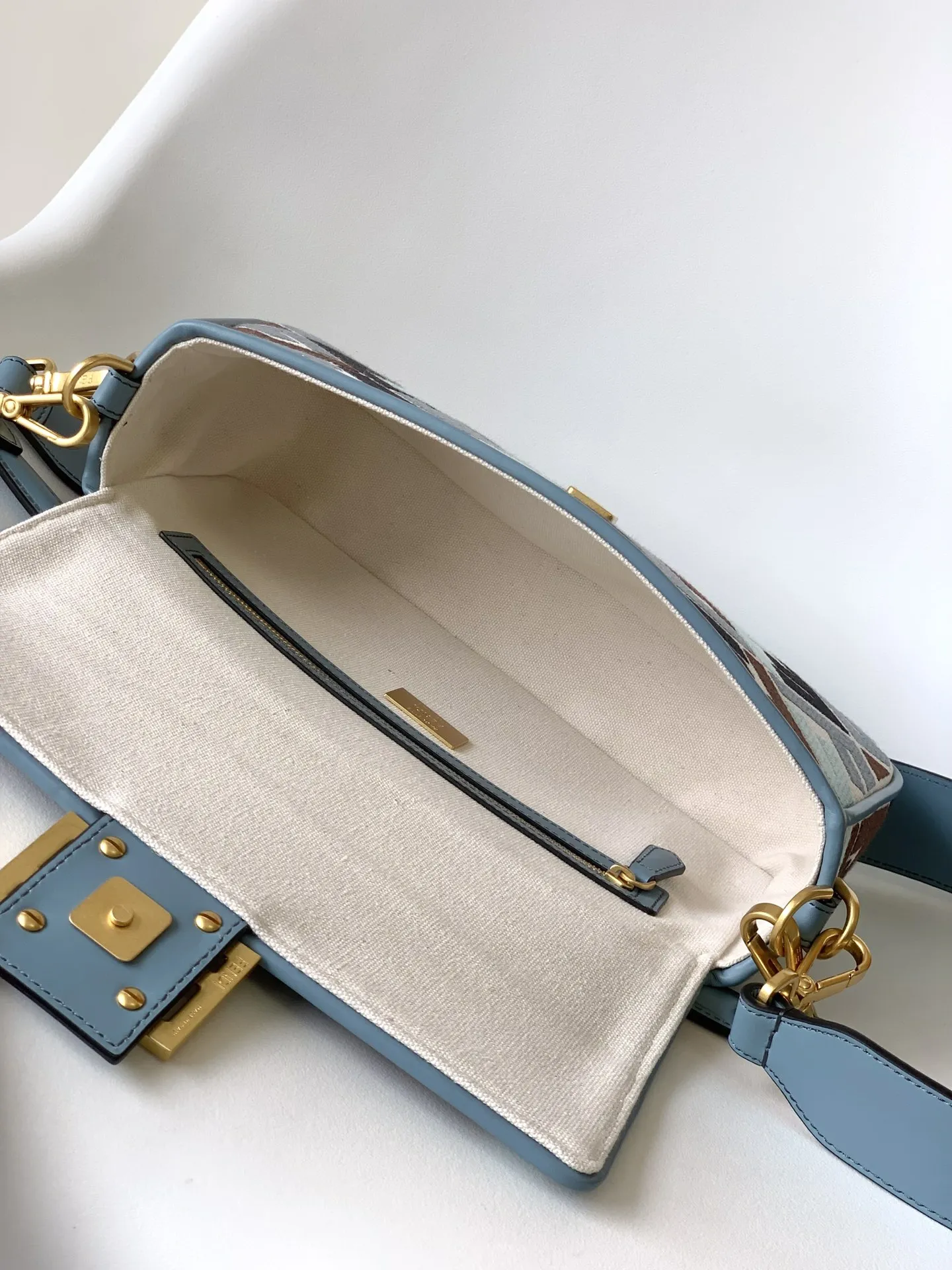 Fendi バゲットバッグ カラフル 中サイズ ブルー - 画像 (6)