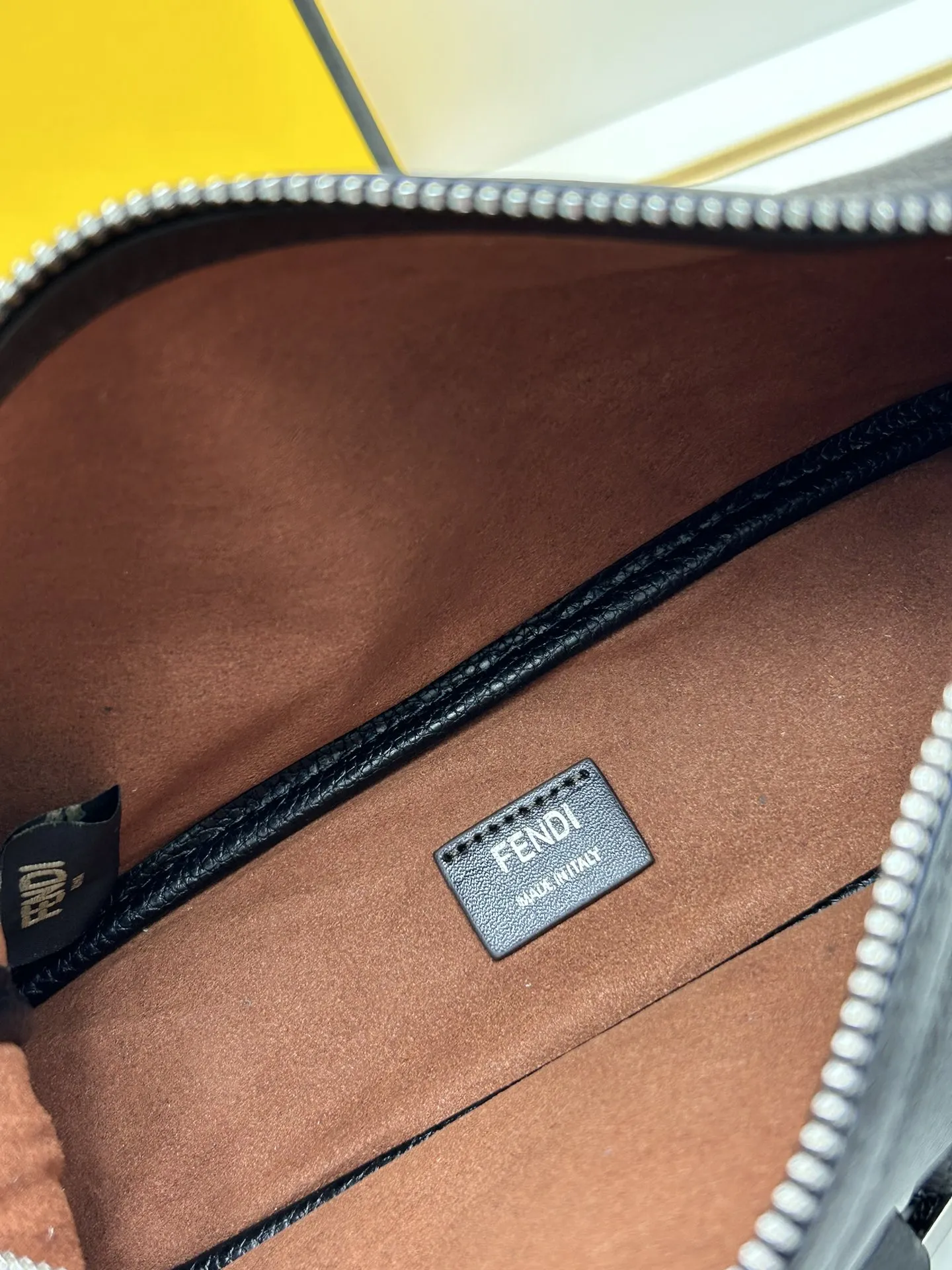フェンディ Simply FENDI ブラック ショルダーバッグ - 画像 (9)