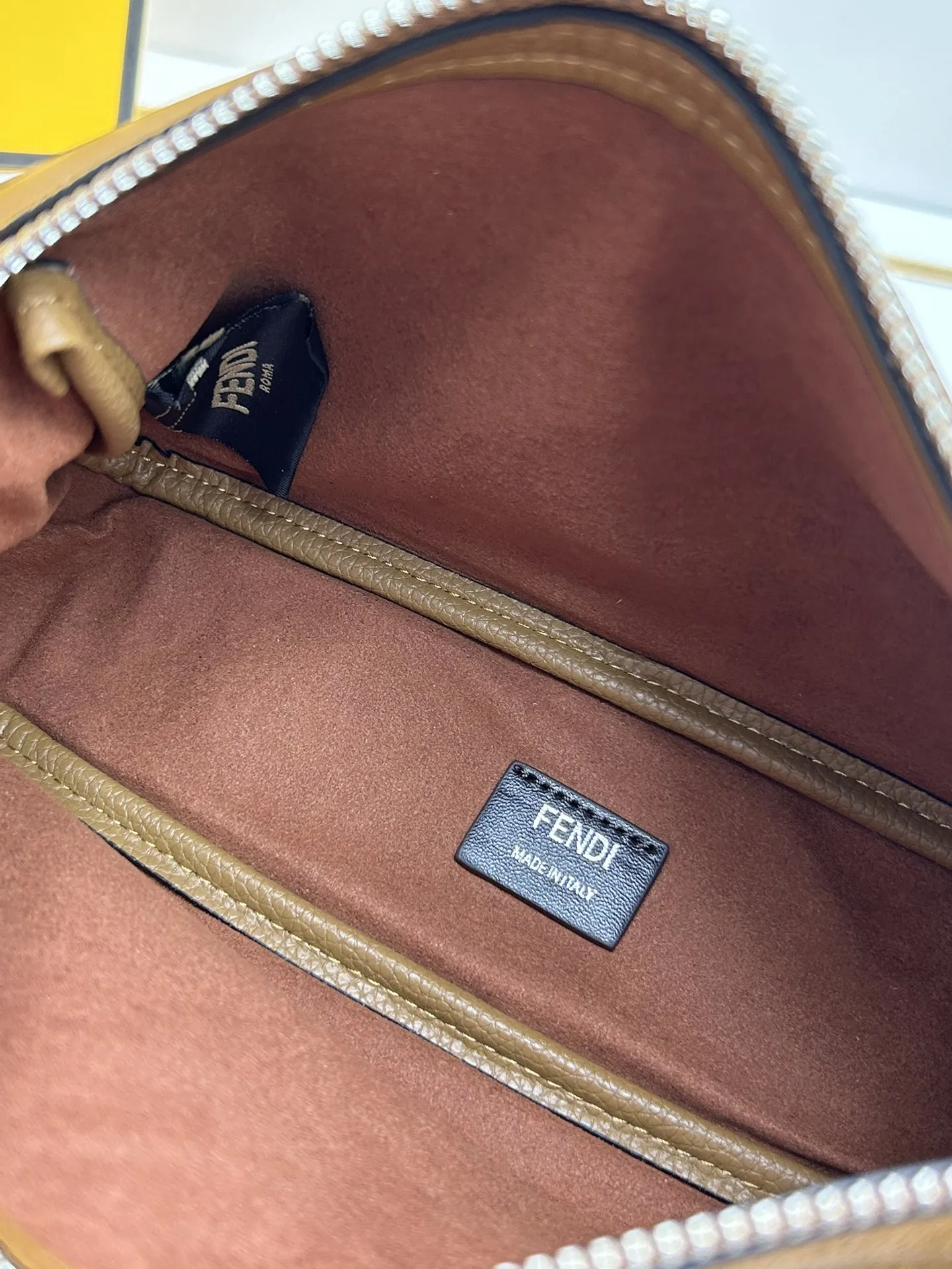 フェンディ Simply FENDI タンカラーソフトバッグ - 画像 (9)