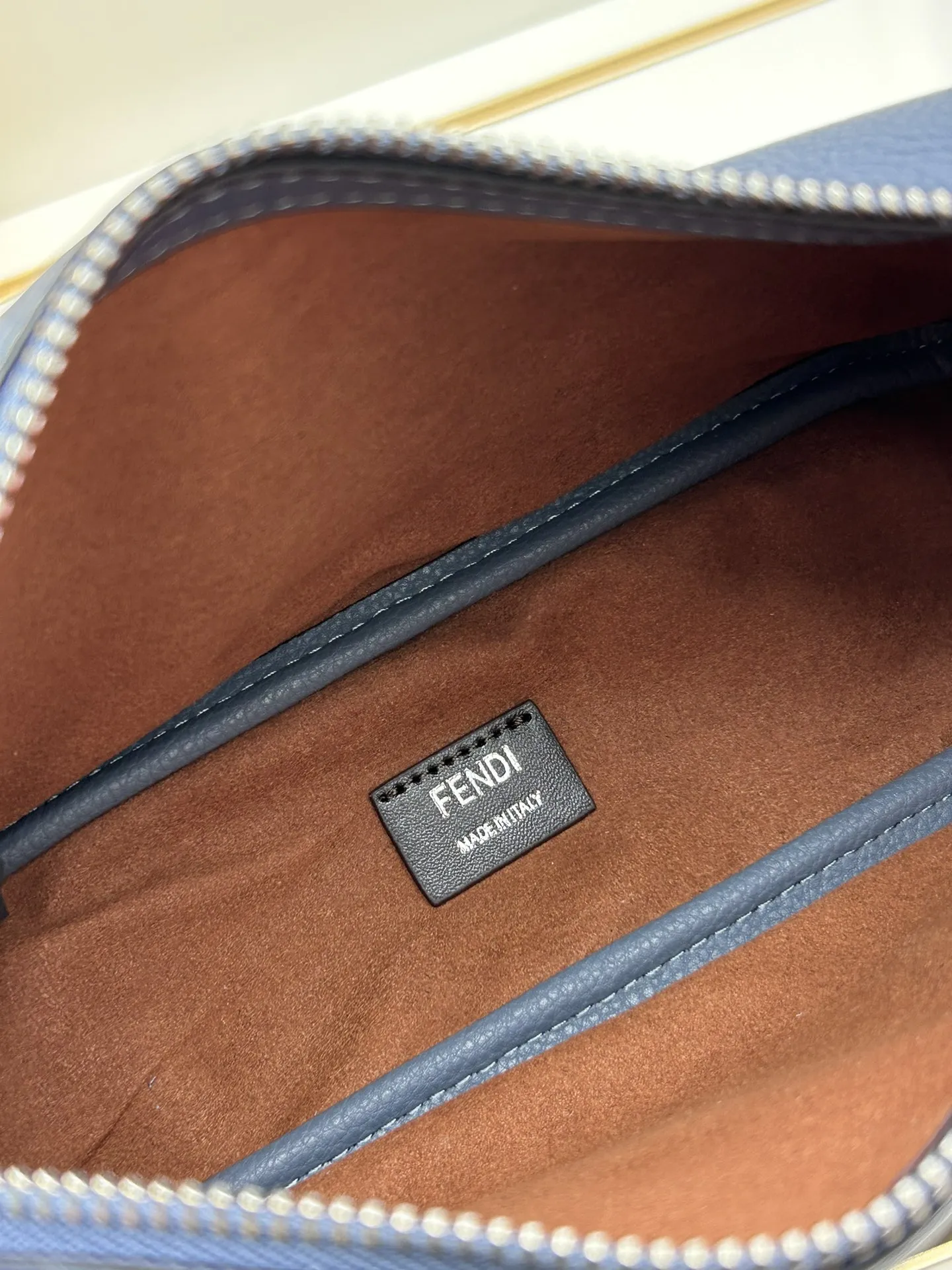 FENDI Simply FENDI ブルー小型ショルダーバッグ - 画像 (9)