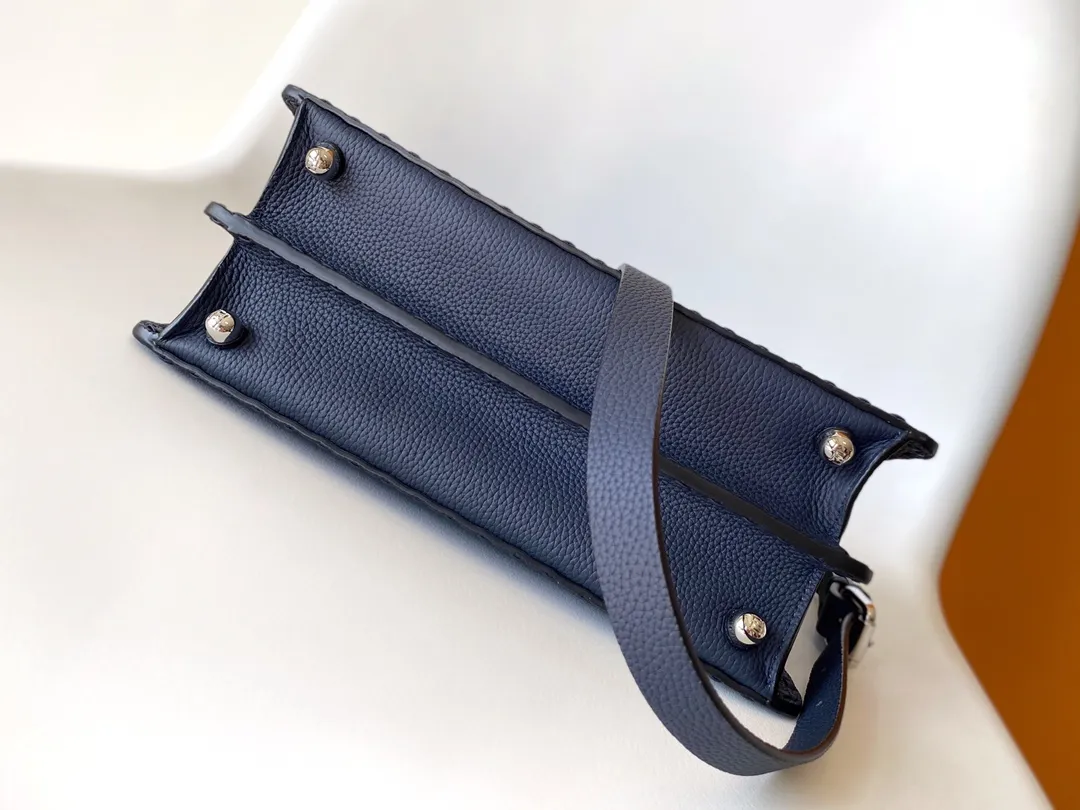 Fendi Iconic Peekaboo ISeeU ネイビー ハンドバッグ - 画像 (5)