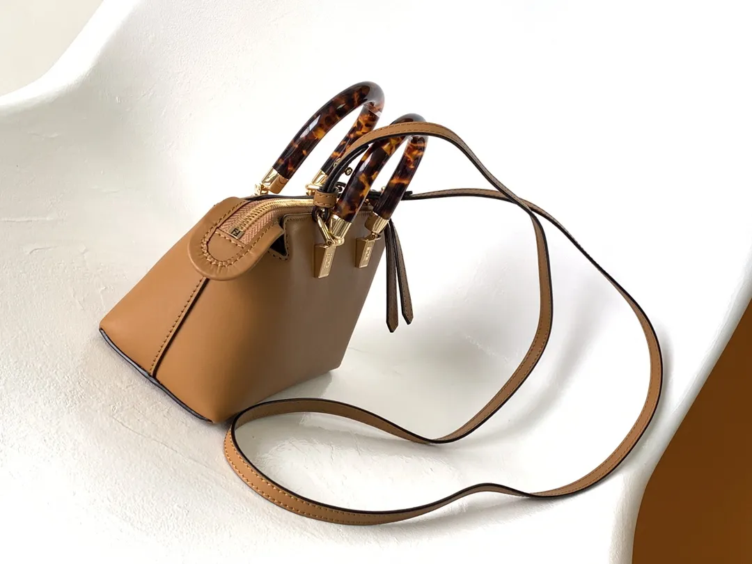FENDI ミニByTheWayバッグ 茶色 玳瑁ハンドル - 画像 (4)