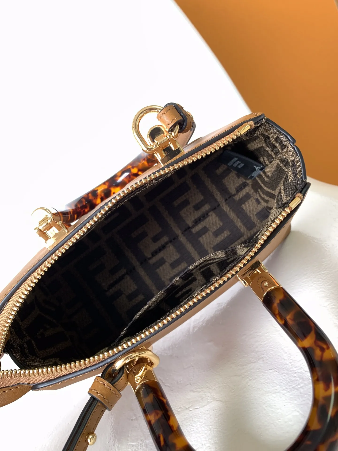 FENDI ミニByTheWayバッグ 茶色 玳瑁ハンドル - 画像 (7)