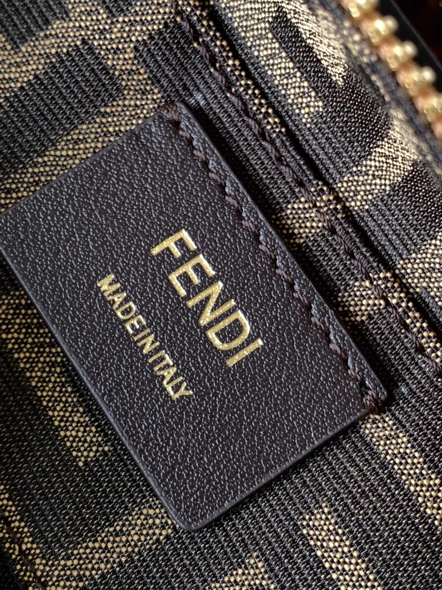 FENDI ミニByTheWayバッグ 茶色 玳瑁ハンドル - 画像 (8)