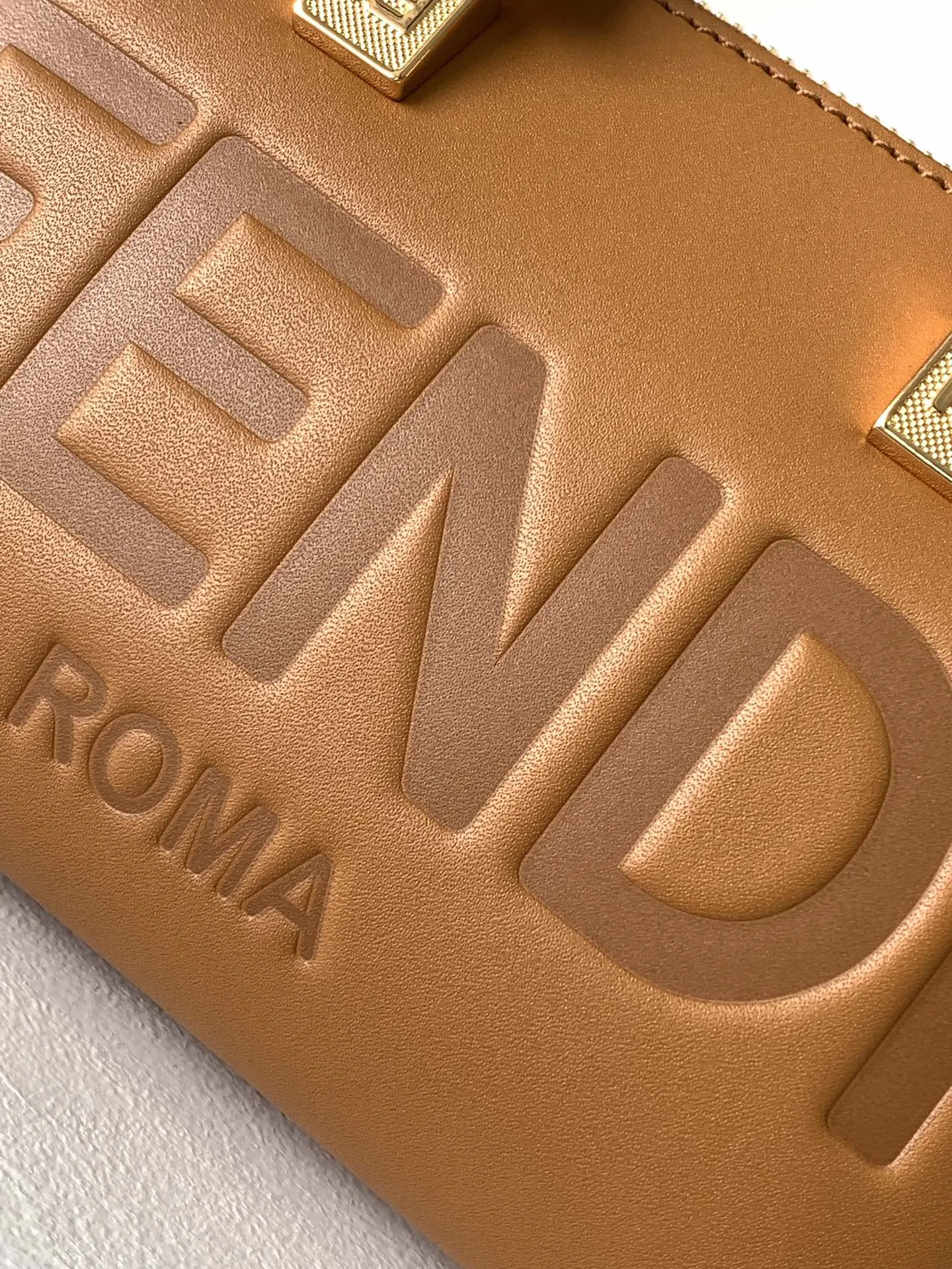 FENDI ミニByTheWayバッグ 茶色 玳瑁ハンドル - 画像 (9)