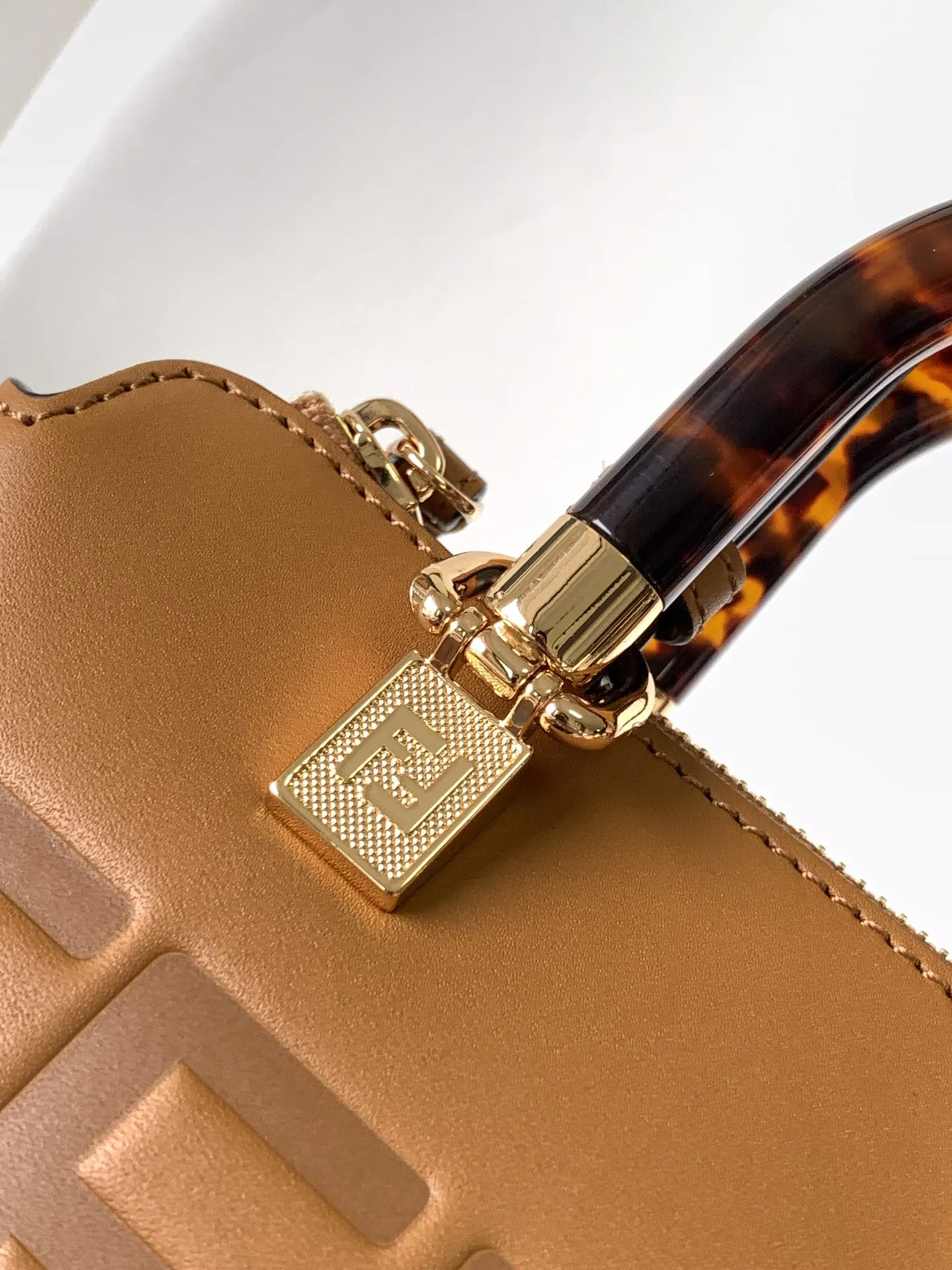 FENDI ミニByTheWayバッグ 茶色 玳瑁ハンドル - 画像 (10)