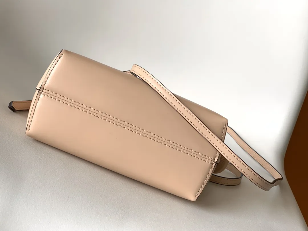 FENDI Mini ByTheWay バッグ ベージュ カalf柄ハンドル - 画像 (5)