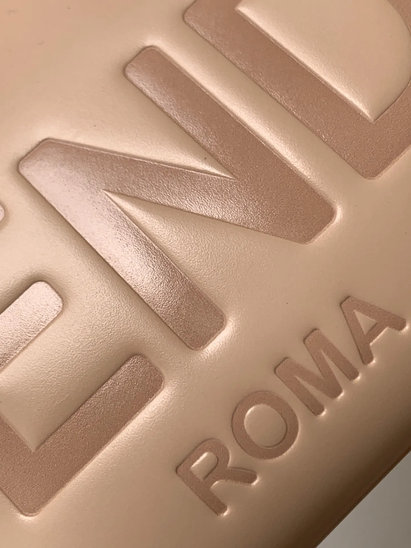 FENDI Mini ByTheWay バッグ ベージュ カalf柄ハンドル - 画像 (8)