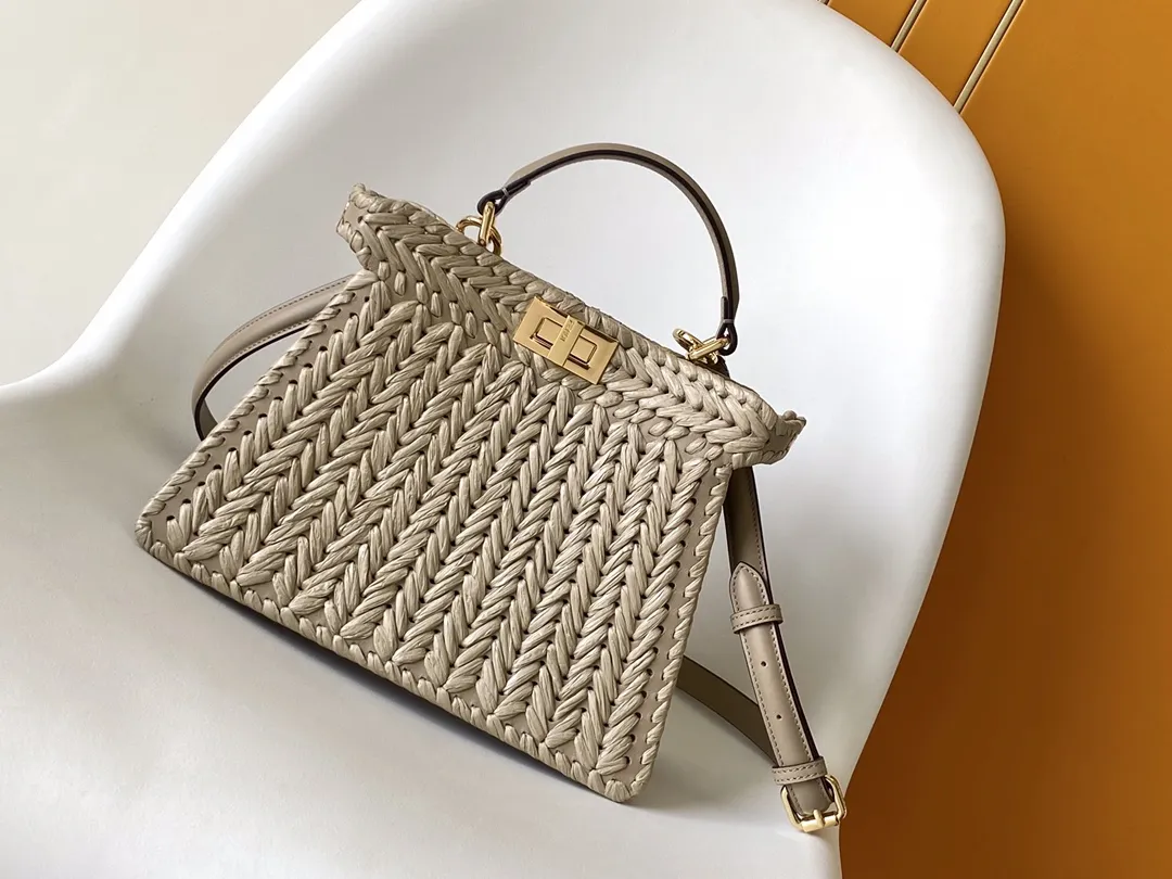 Fendi Iconic Peekaboo ISeeU ベージュ編み込みバッグ