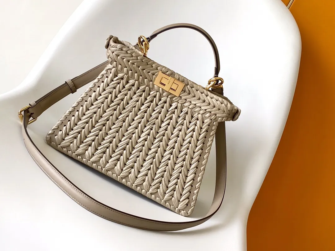 Fendi Iconic Peekaboo ISeeU ベージュ編み込みバッグ - 画像 (3)