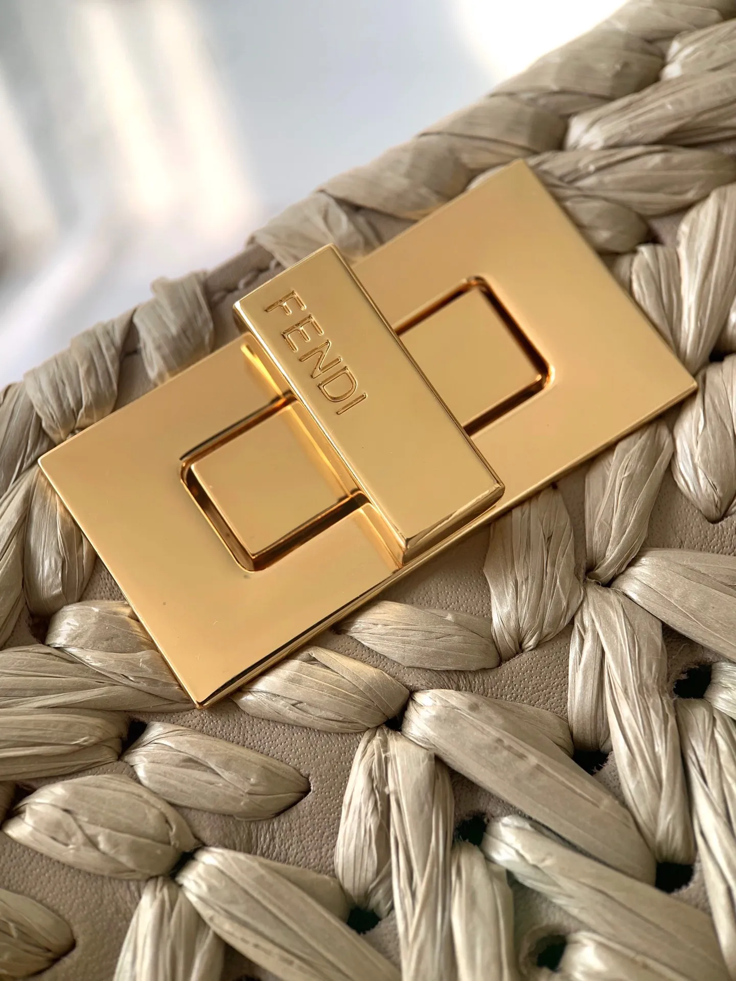 Fendi Iconic Peekaboo ISeeU ベージュ編み込みバッグ - 画像 (6)