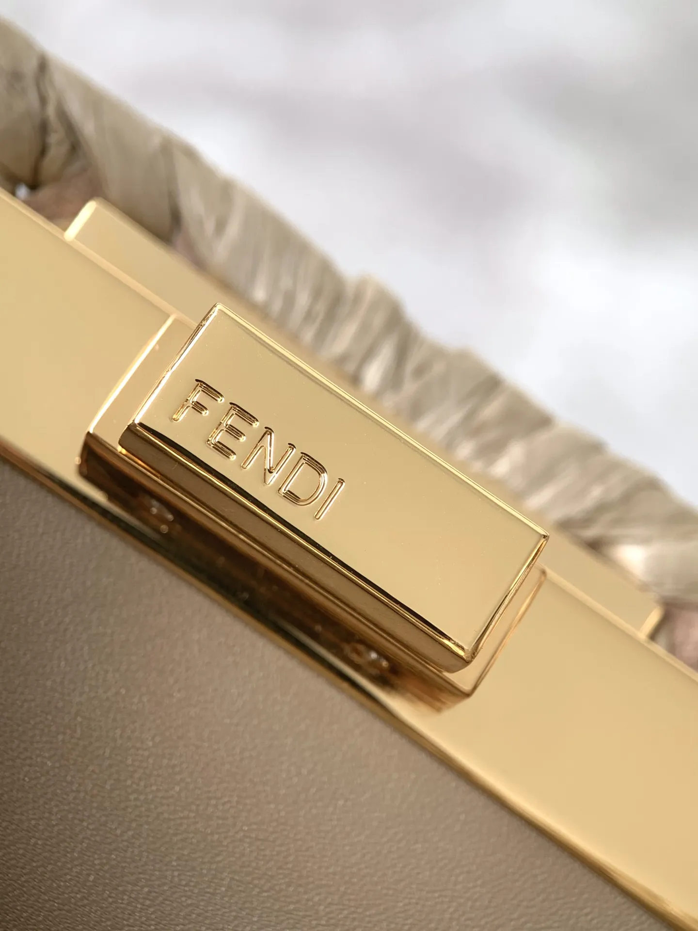 Fendi Iconic Peekaboo ISeeU ベージュ編み込みバッグ - 画像 (7)