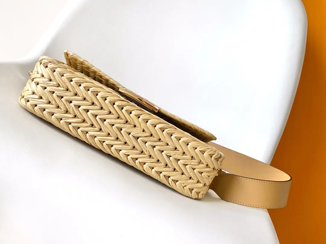 FENDI ラフィア編みバゲットバッグ ベージュ - 画像 (5)