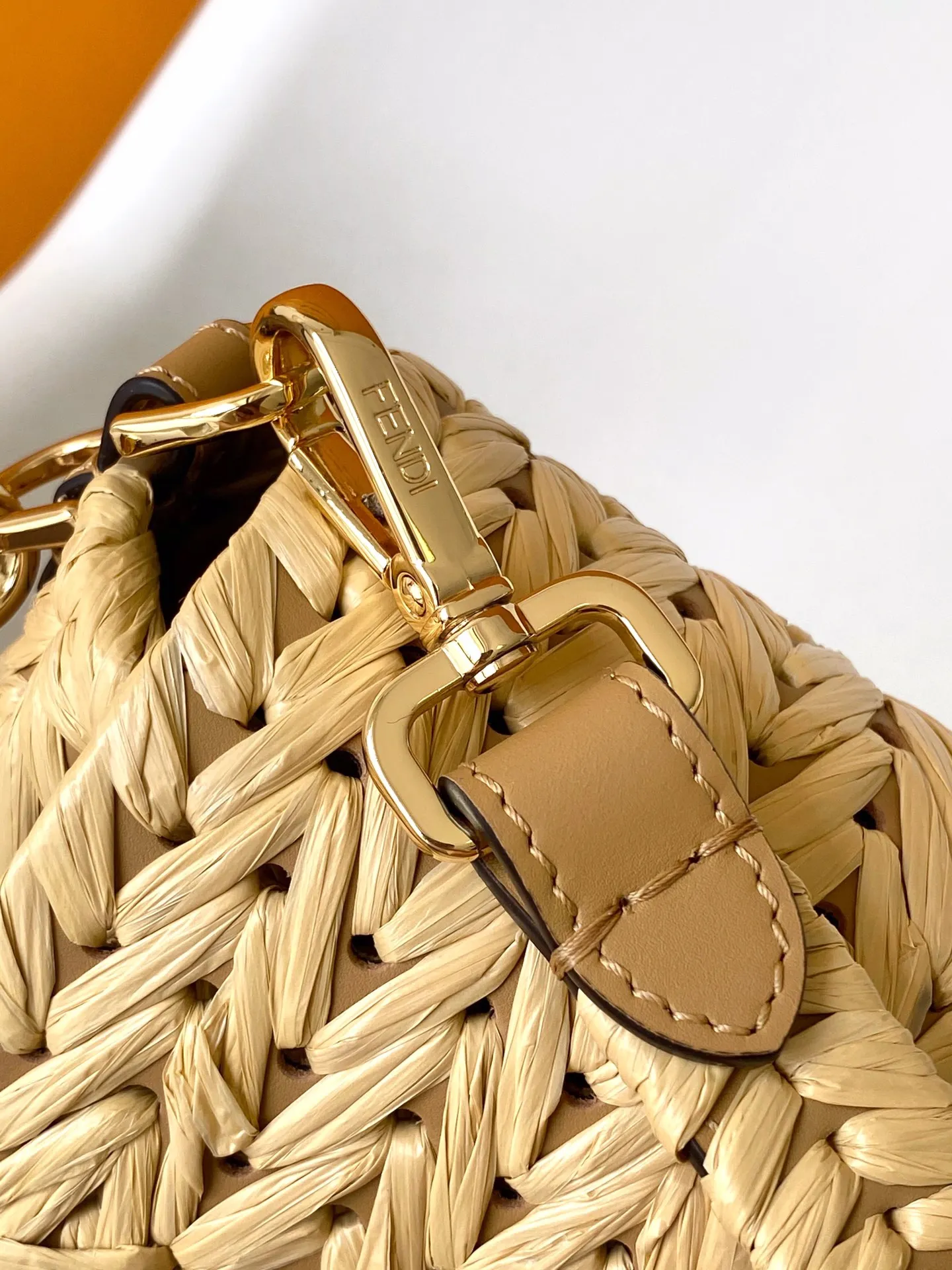 FENDI ラフィア編みバゲットバッグ ベージュ - 画像 (9)
