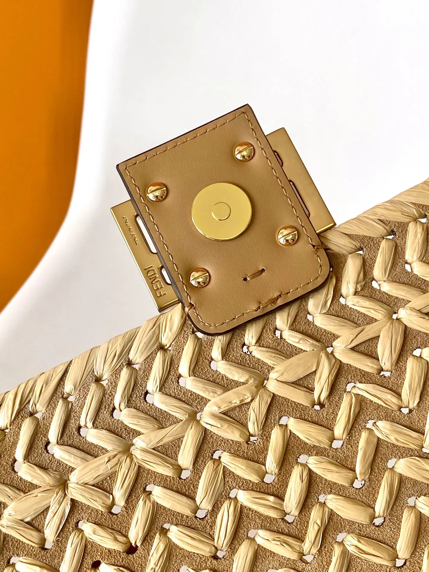 FENDI ラフィア編みバゲットバッグ ベージュ - 画像 (10)