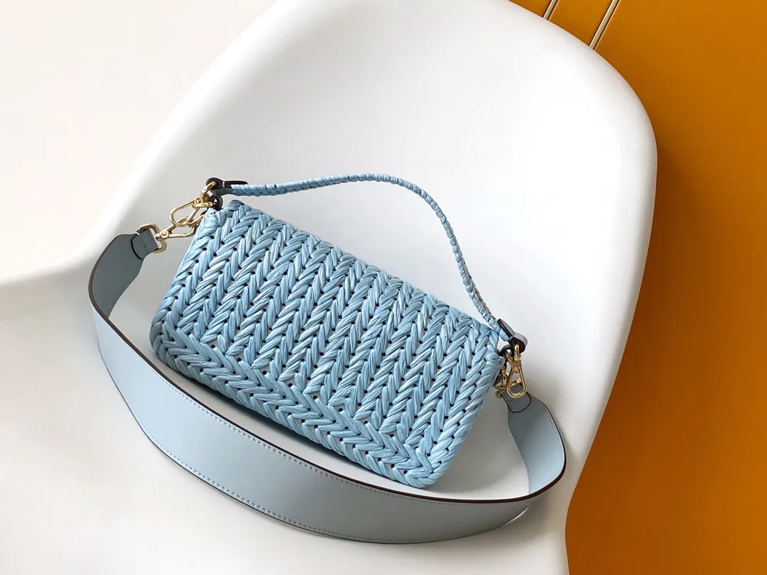 FEND ライトブルーBaguette手袋編みバッグ - 画像 (3)