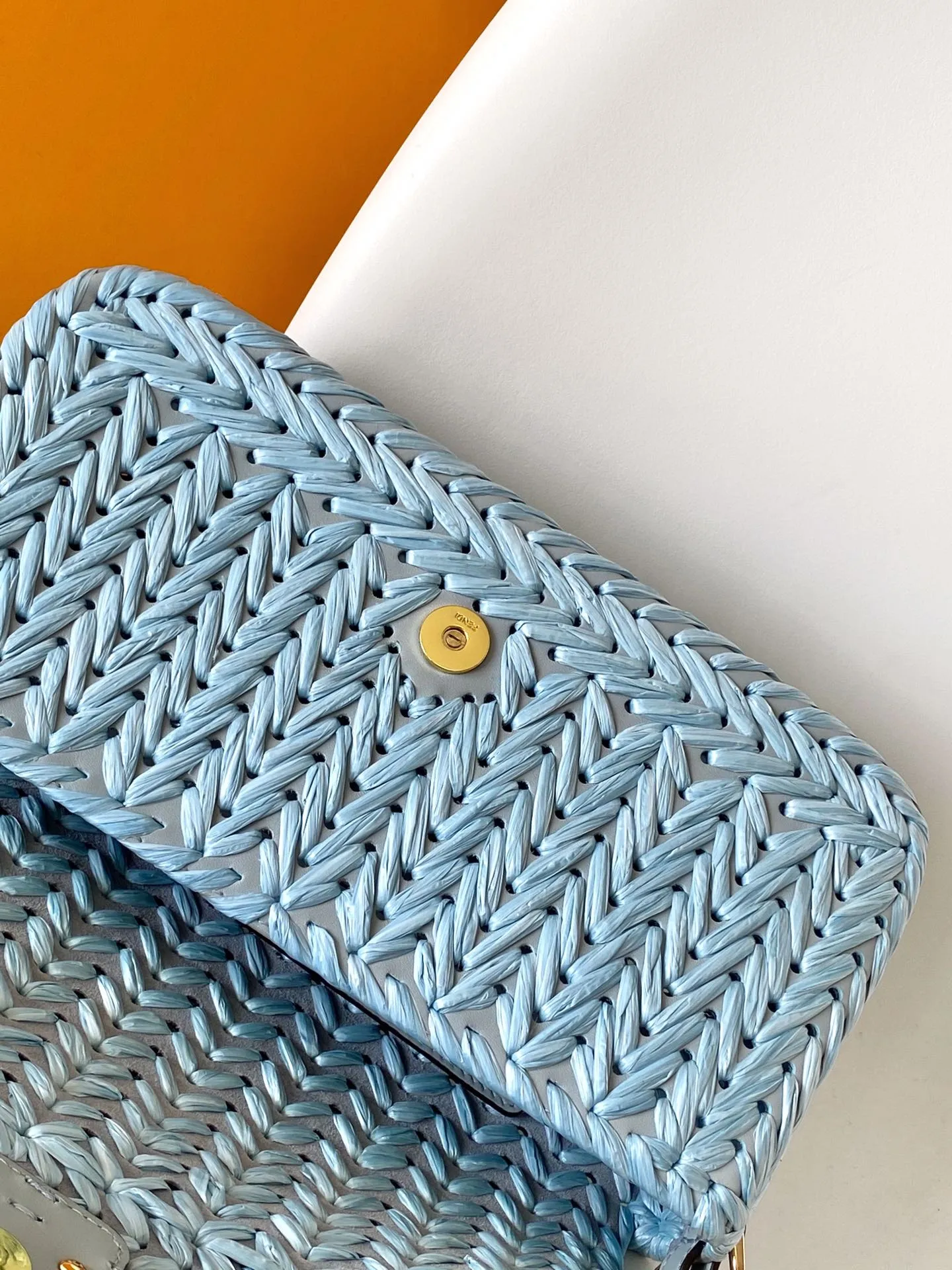 FEND ライトブルーBaguette手袋編みバッグ - 画像 (7)