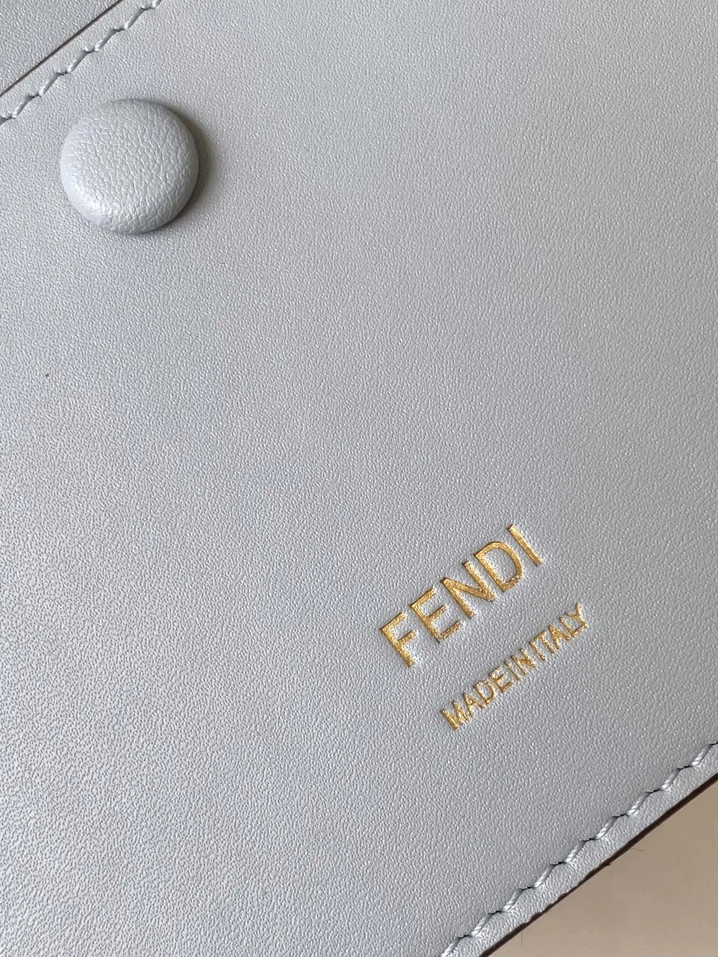 FEND ライトブルーBaguette手袋編みバッグ - 画像 (10)