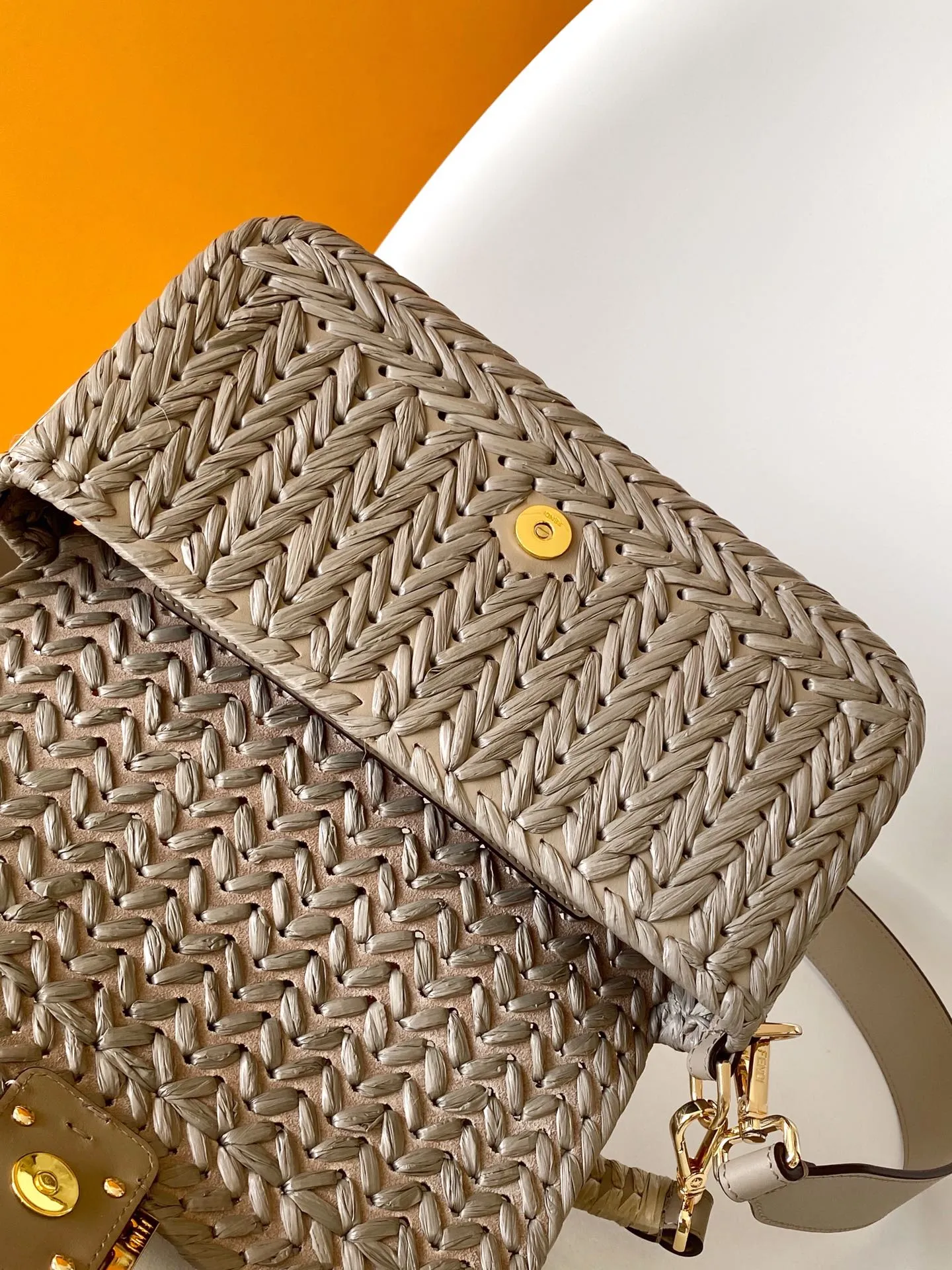 FEND グレーブラケットバッグ ラフィア編み - 画像 (6)