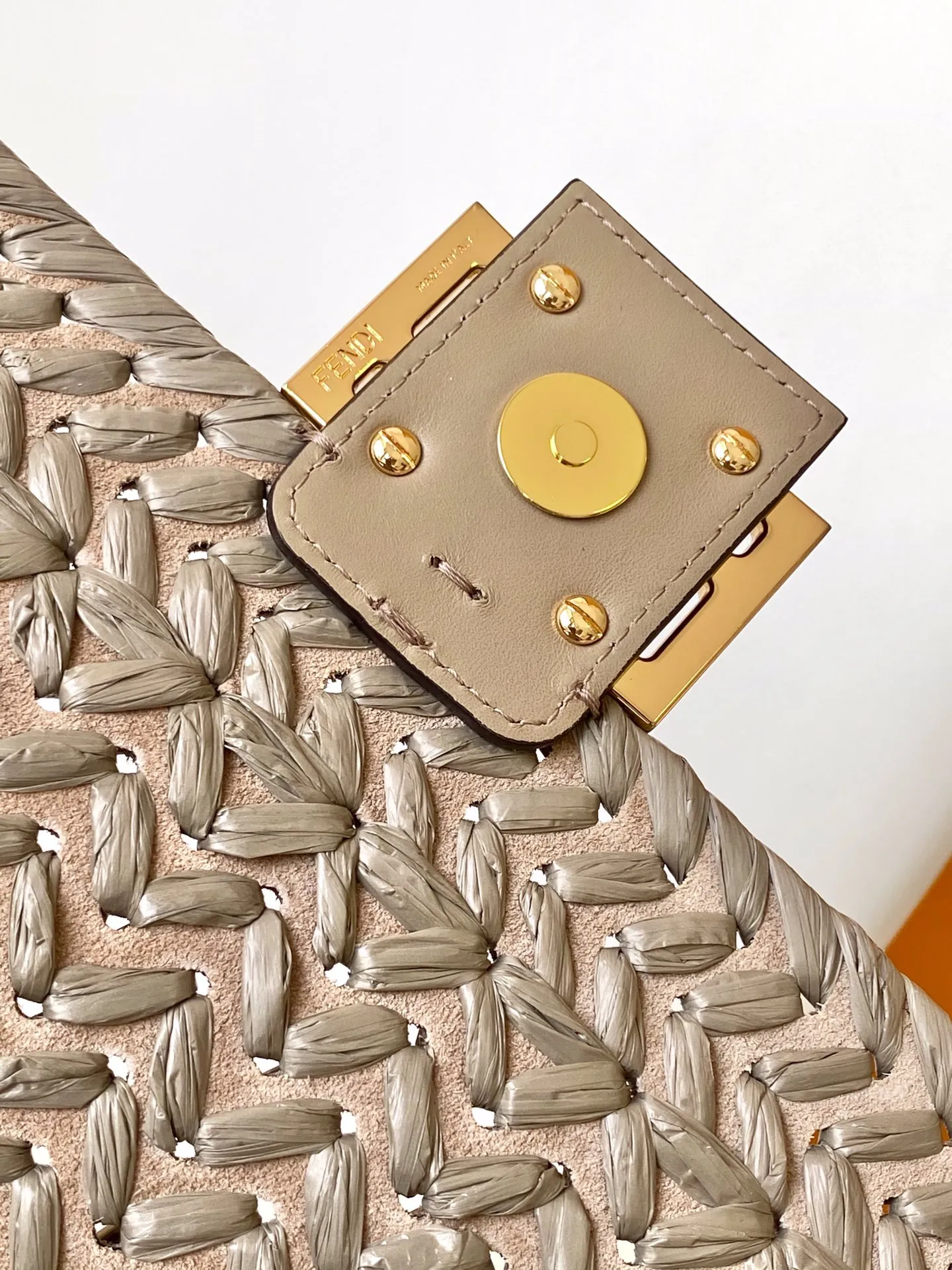 FEND グレーブラケットバッグ ラフィア編み - 画像 (9)