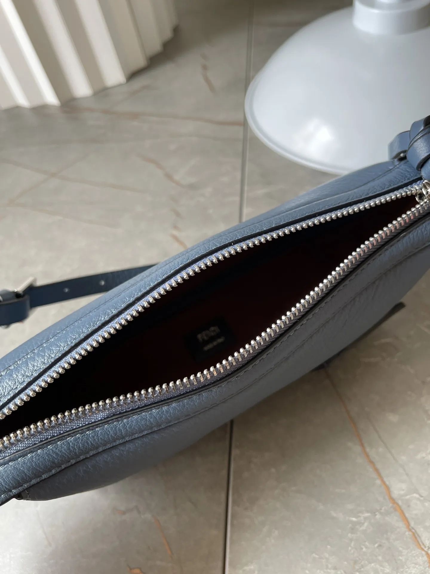 FENDI Simply FENDI ブルー ショルダーバッグ - 画像 (9)