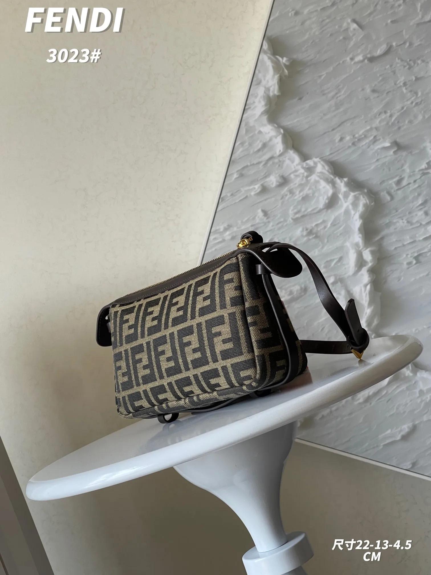 FENDI Simply FENDI ショルダーバッグ ダークブラウン - 画像 (3)