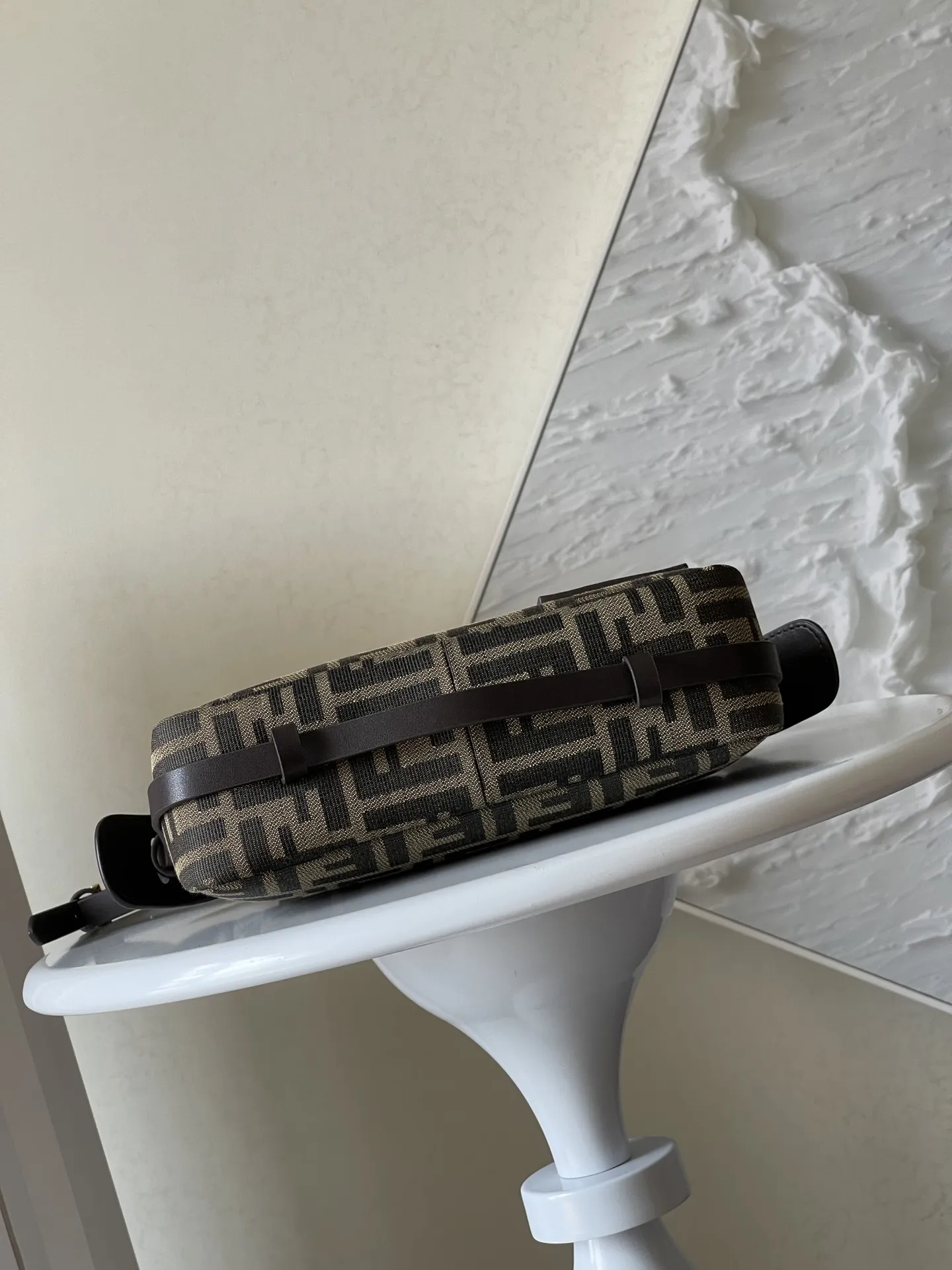 FENDI Simply FENDI ショルダーバッグ ダークブラウン - 画像 (8)