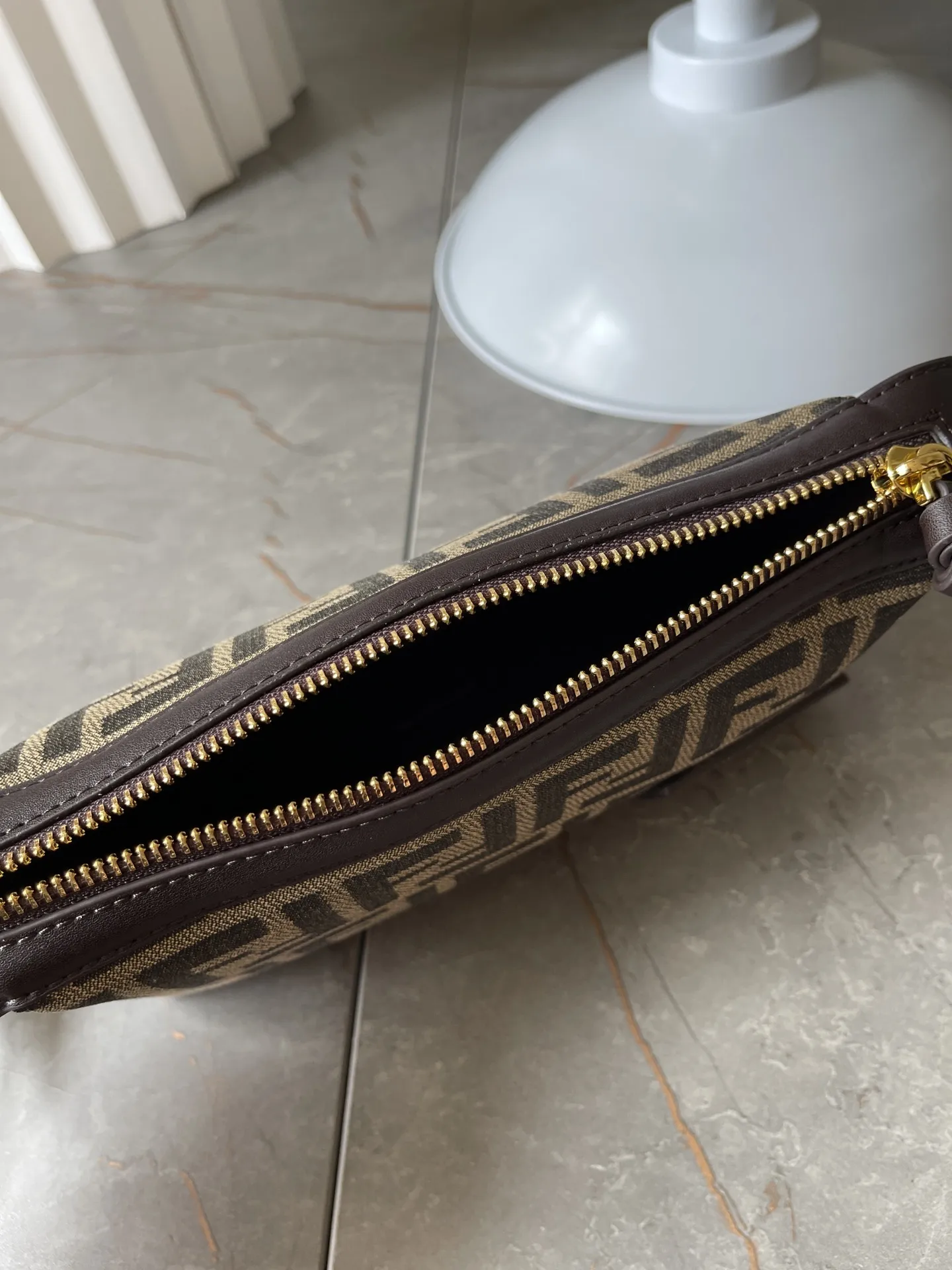 FENDI Simply FENDI ショルダーバッグ ダークブラウン - 画像 (9)