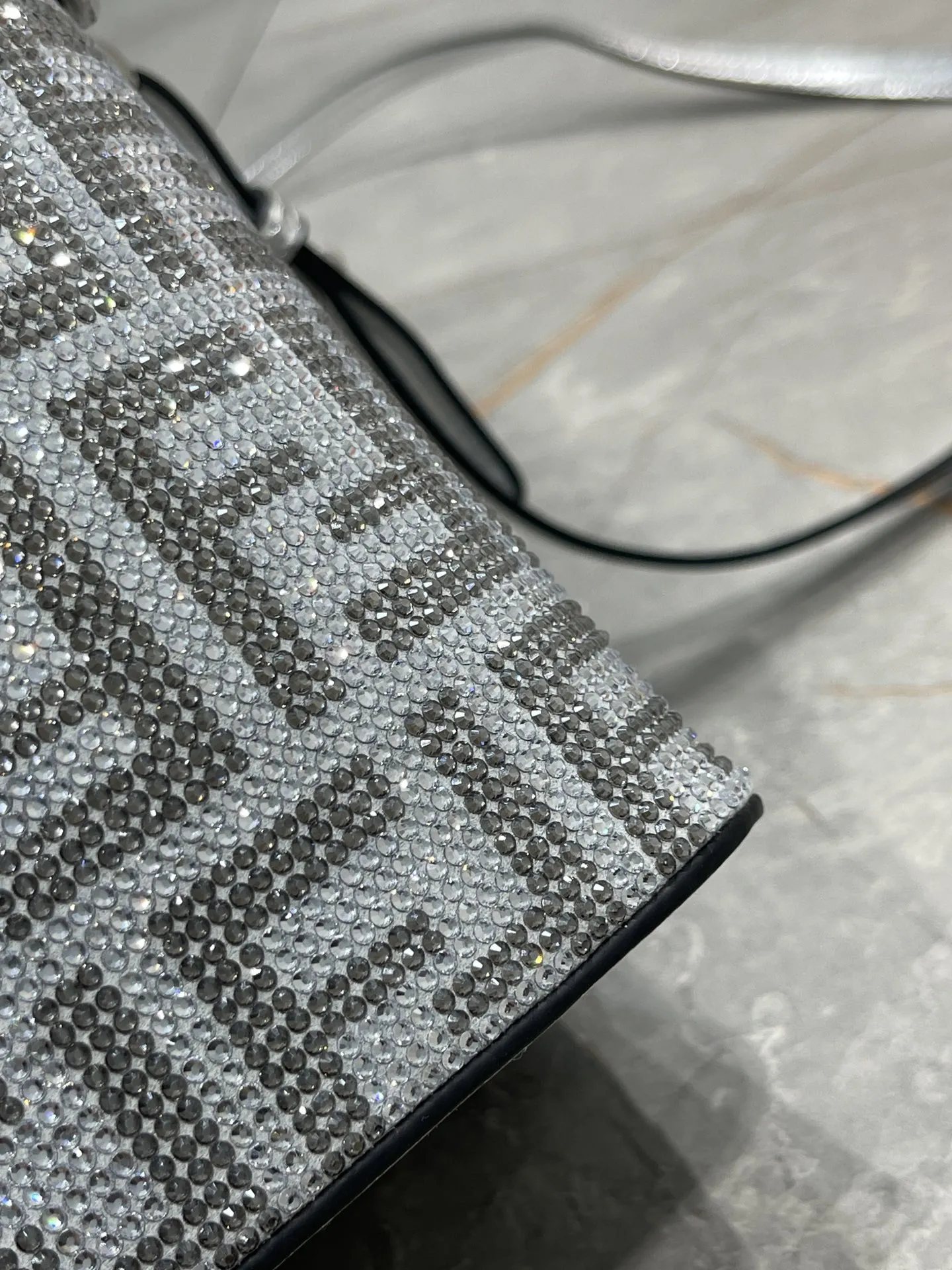 FENDI シルバー クリスマス限定FF柄バケットバッグ - 画像 (7)